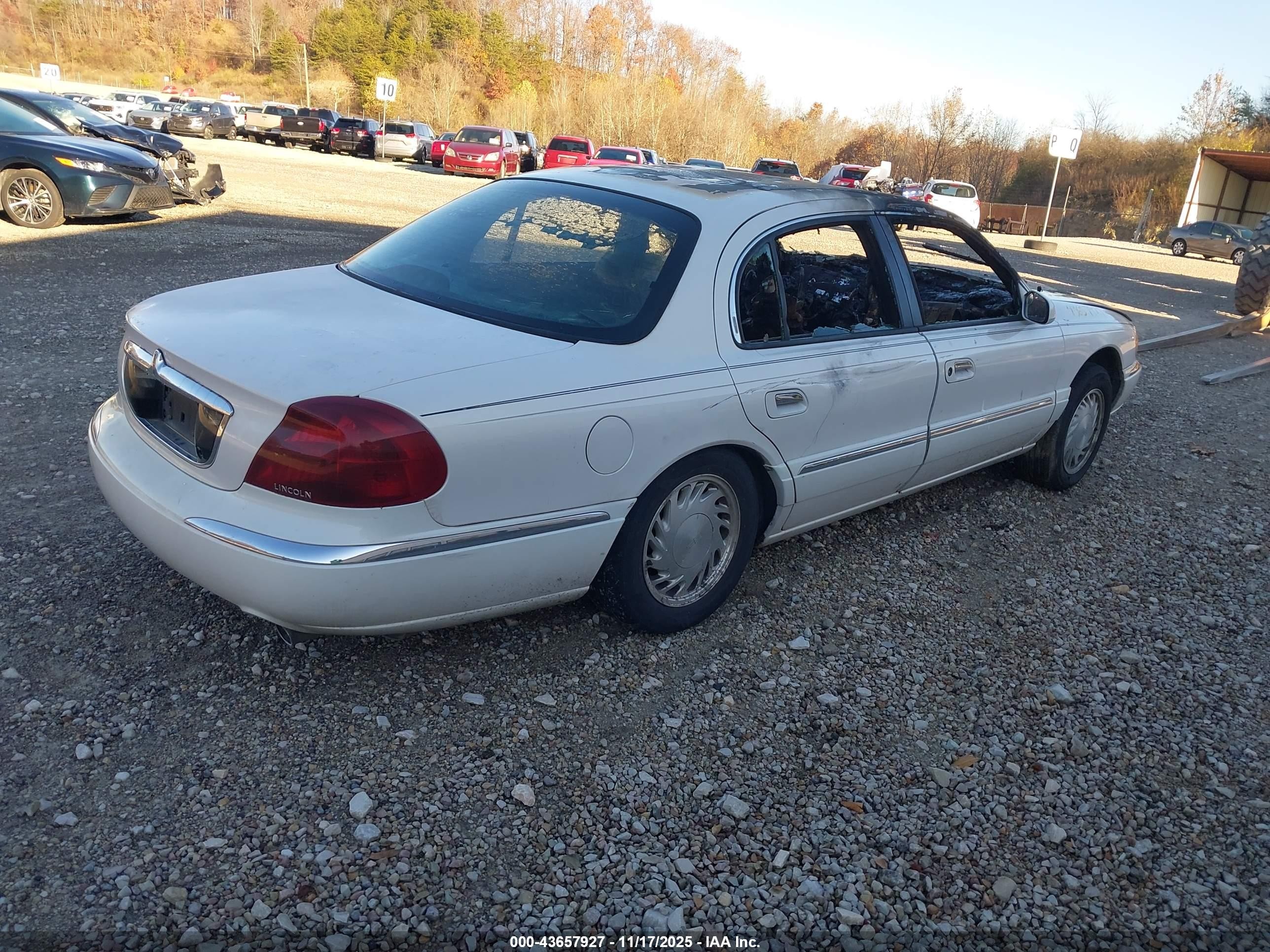 1998 Lincoln Continental   Белый vin: 1LNLM97V3WY602890