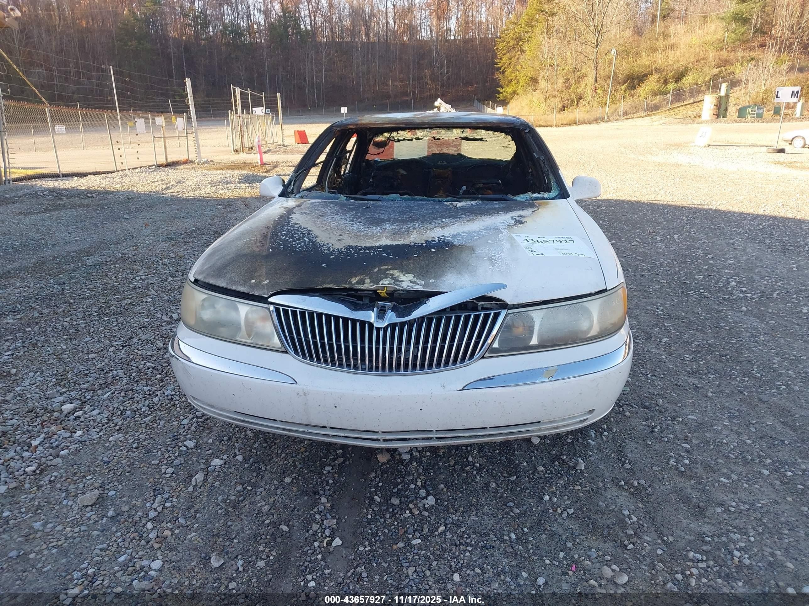 1998 Lincoln Continental   Белый vin: 1LNLM97V3WY602890