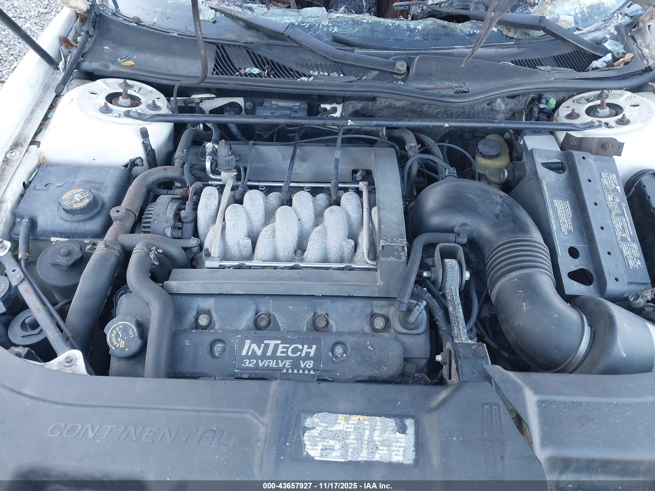 1998 Lincoln Continental   Белый vin: 1LNLM97V3WY602890