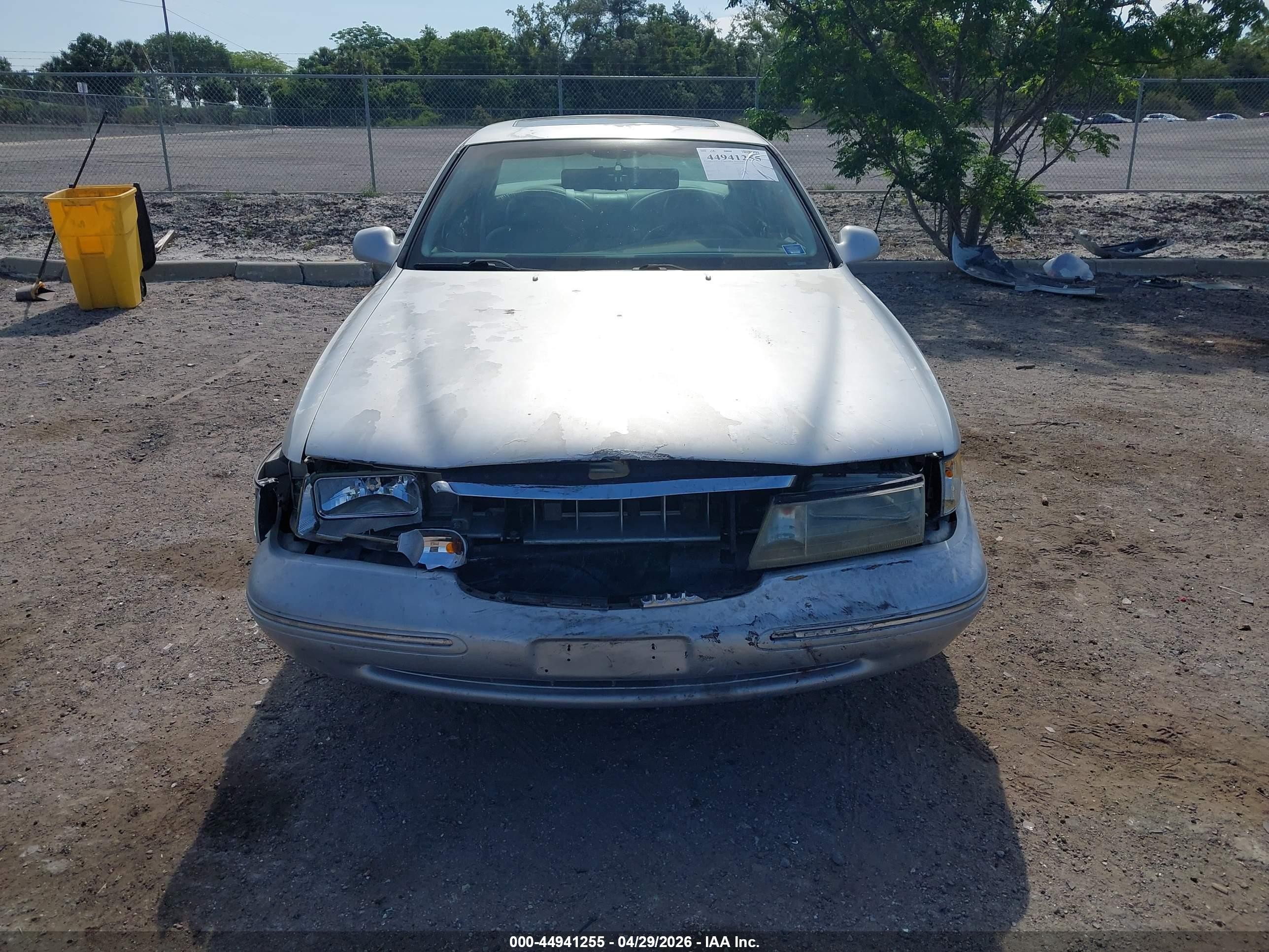 1996 Lincoln Continental Diamond Annive/spinnaker Silver vin: 1LNLM97V5TY702744