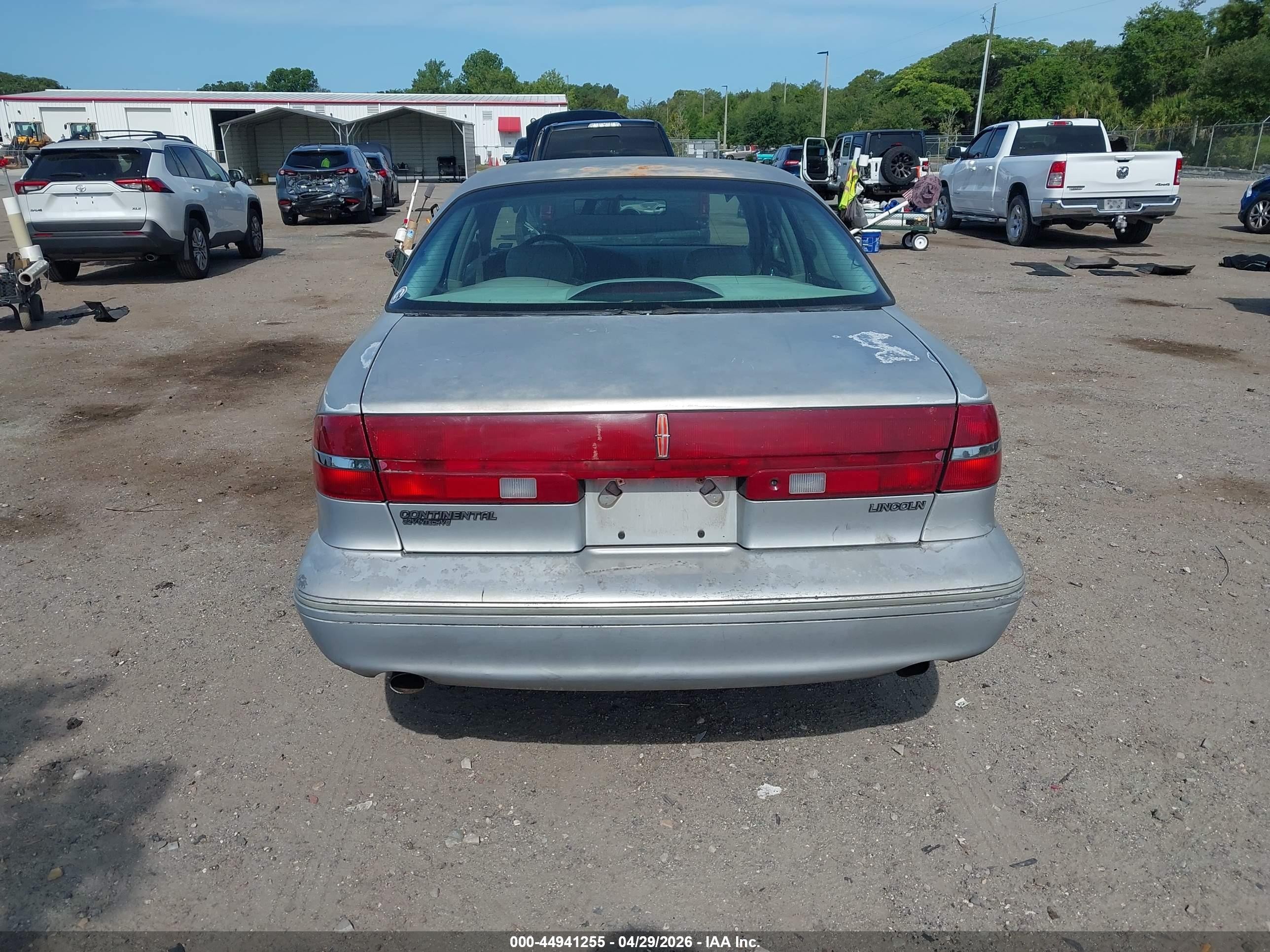 1996 Lincoln Continental Diamond Annive/spinnaker Silver vin: 1LNLM97V5TY702744