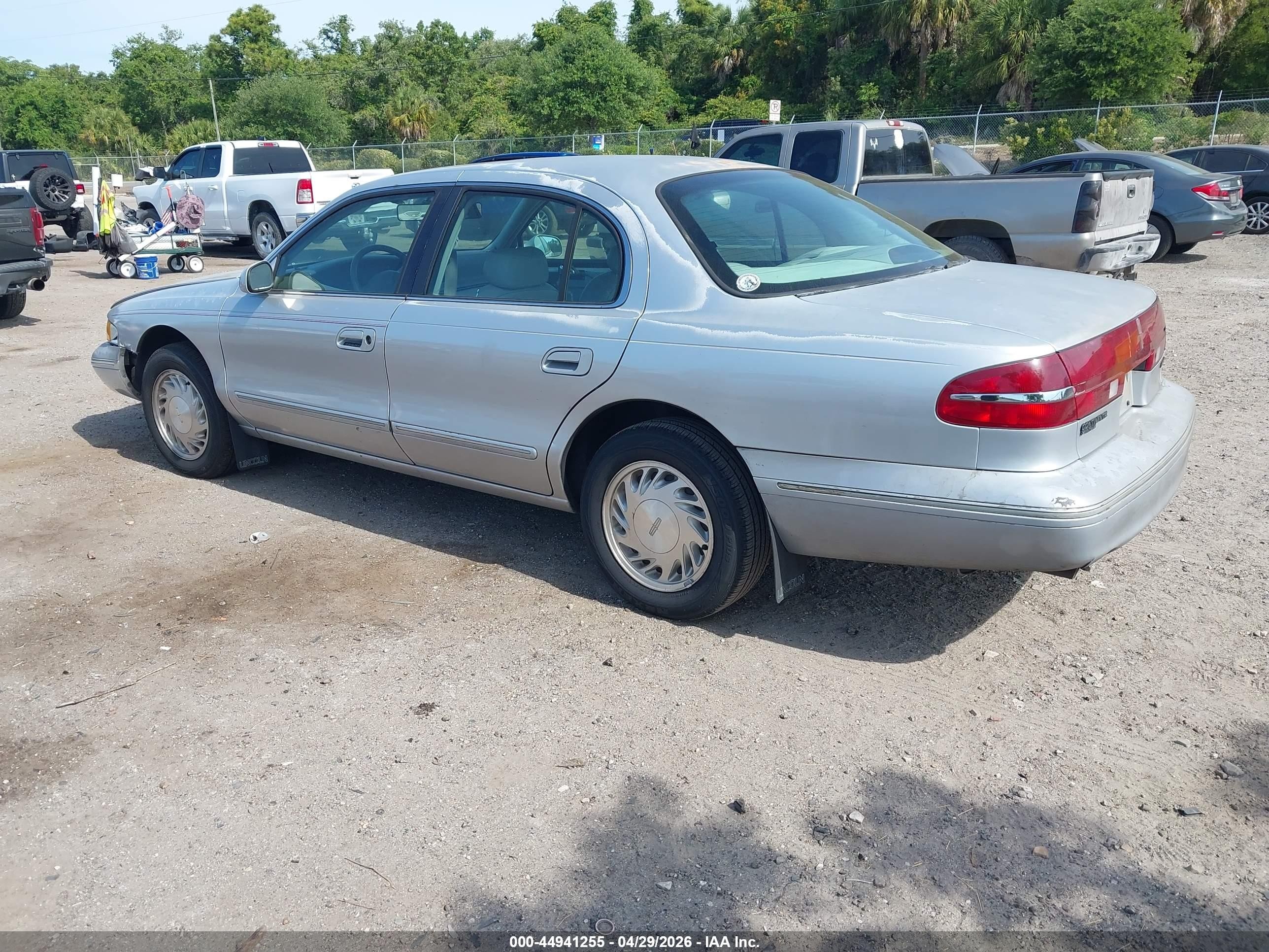 1996 Lincoln Continental Diamond Annive/spinnaker Silver vin: 1LNLM97V5TY702744