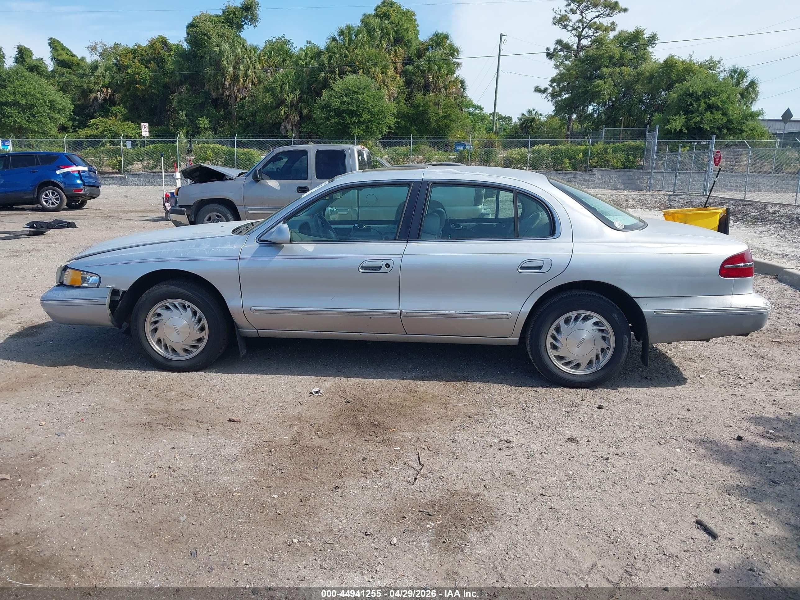 1996 Lincoln Continental Diamond Annive/spinnaker Silver vin: 1LNLM97V5TY702744