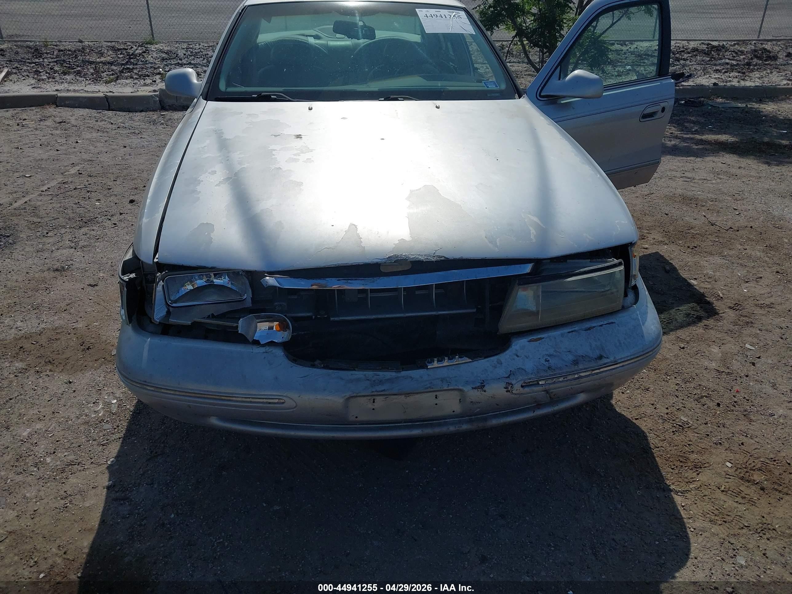 1996 Lincoln Continental Diamond Annive/spinnaker Silver vin: 1LNLM97V5TY702744