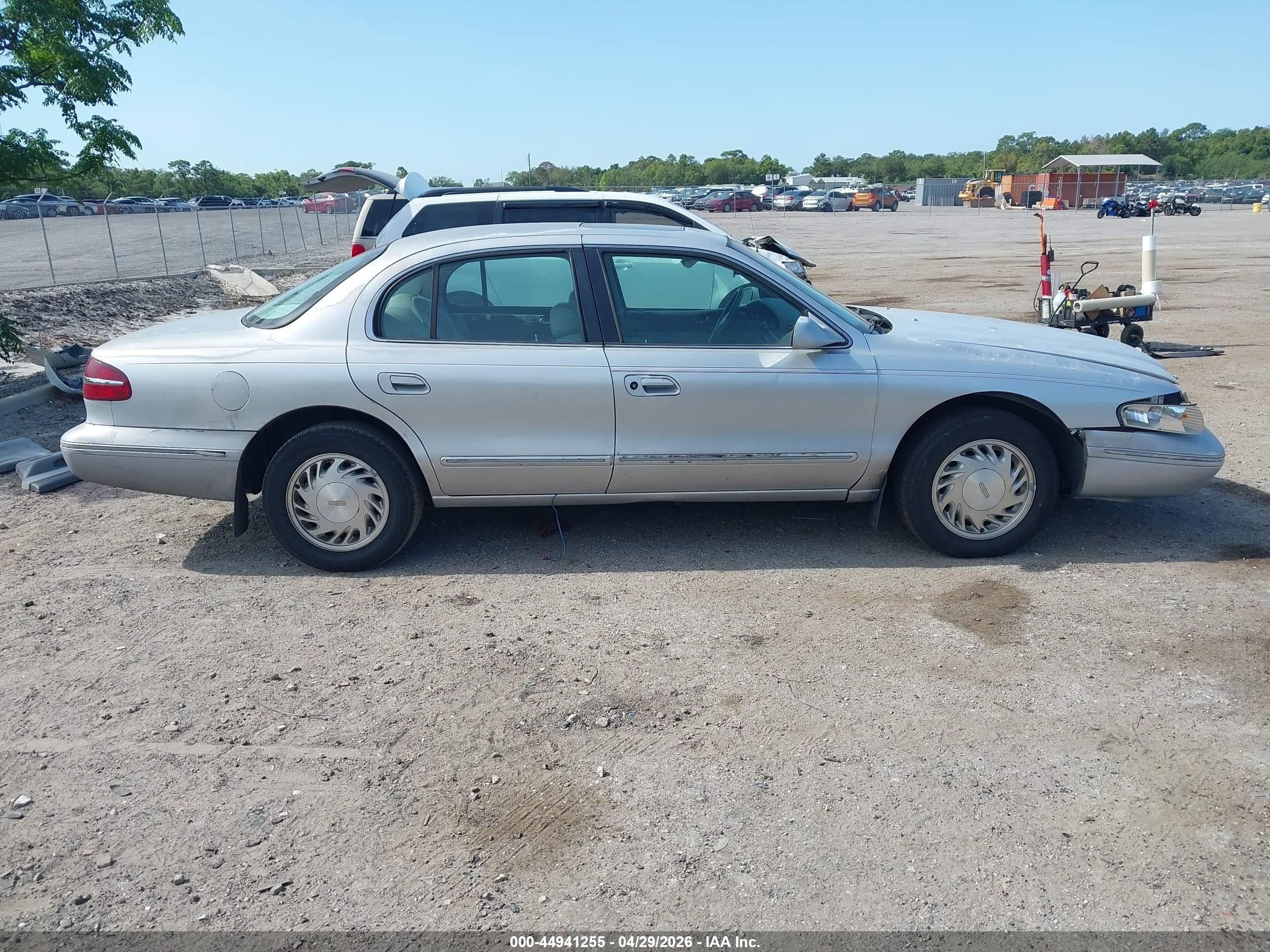 1996 Lincoln Continental Diamond Annive/spinnaker Silver vin: 1LNLM97V5TY702744