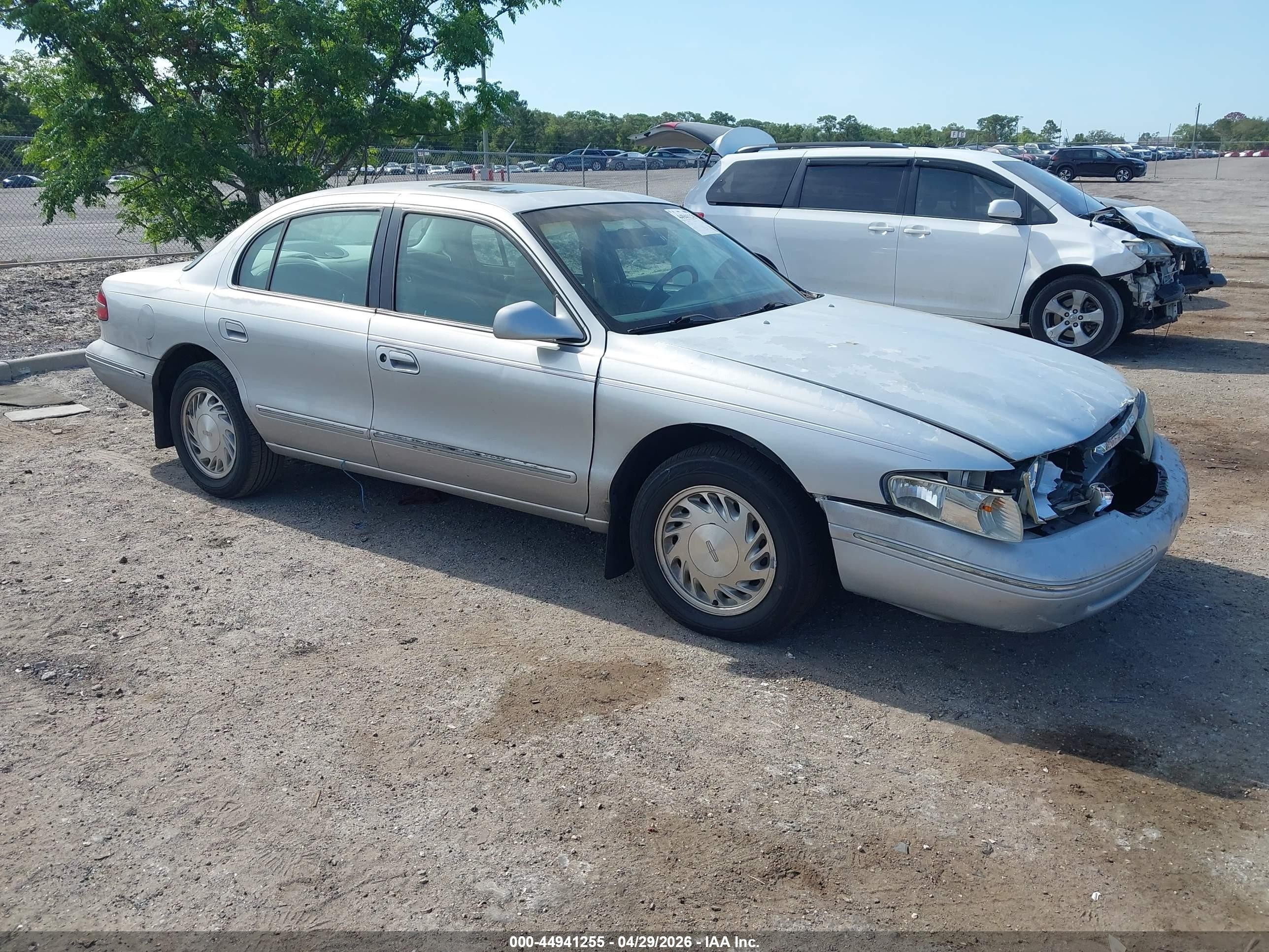 1996 Lincoln Continental Diamond Annive/spinnaker Silver vin: 1LNLM97V5TY702744