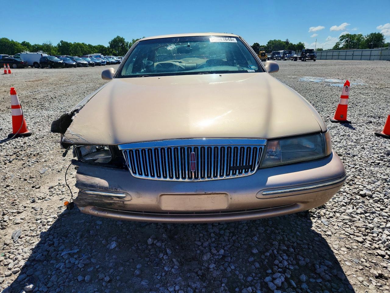 1996 Lincoln Continental Base Gold vin: 1LNLM97V6TY672329