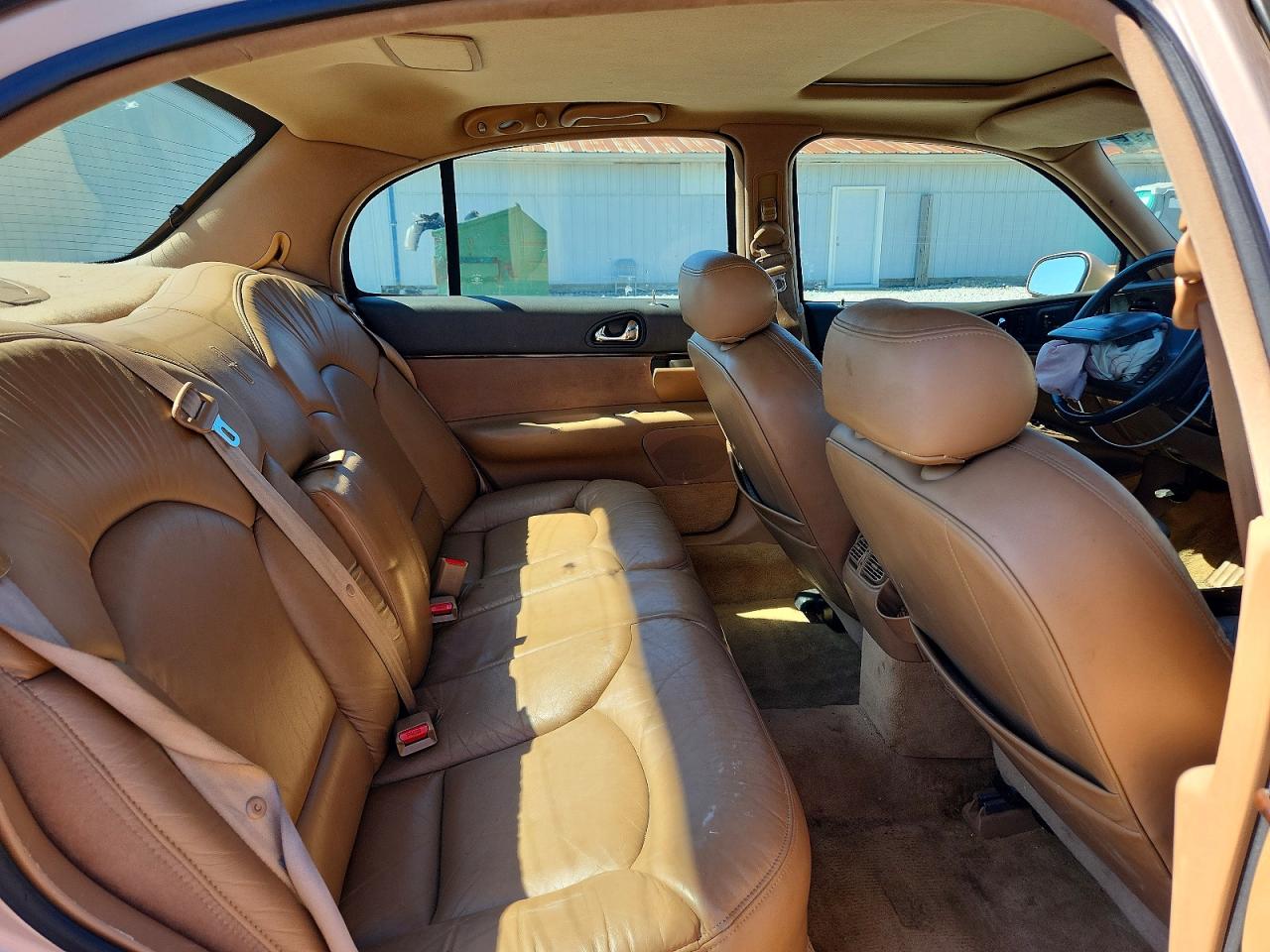 1996 Lincoln Continental Base Gold vin: 1LNLM97V6TY672329