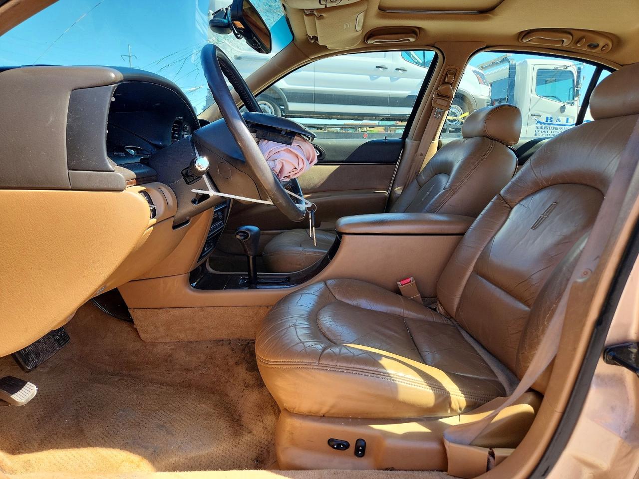 1996 Lincoln Continental Base Gold vin: 1LNLM97V6TY672329