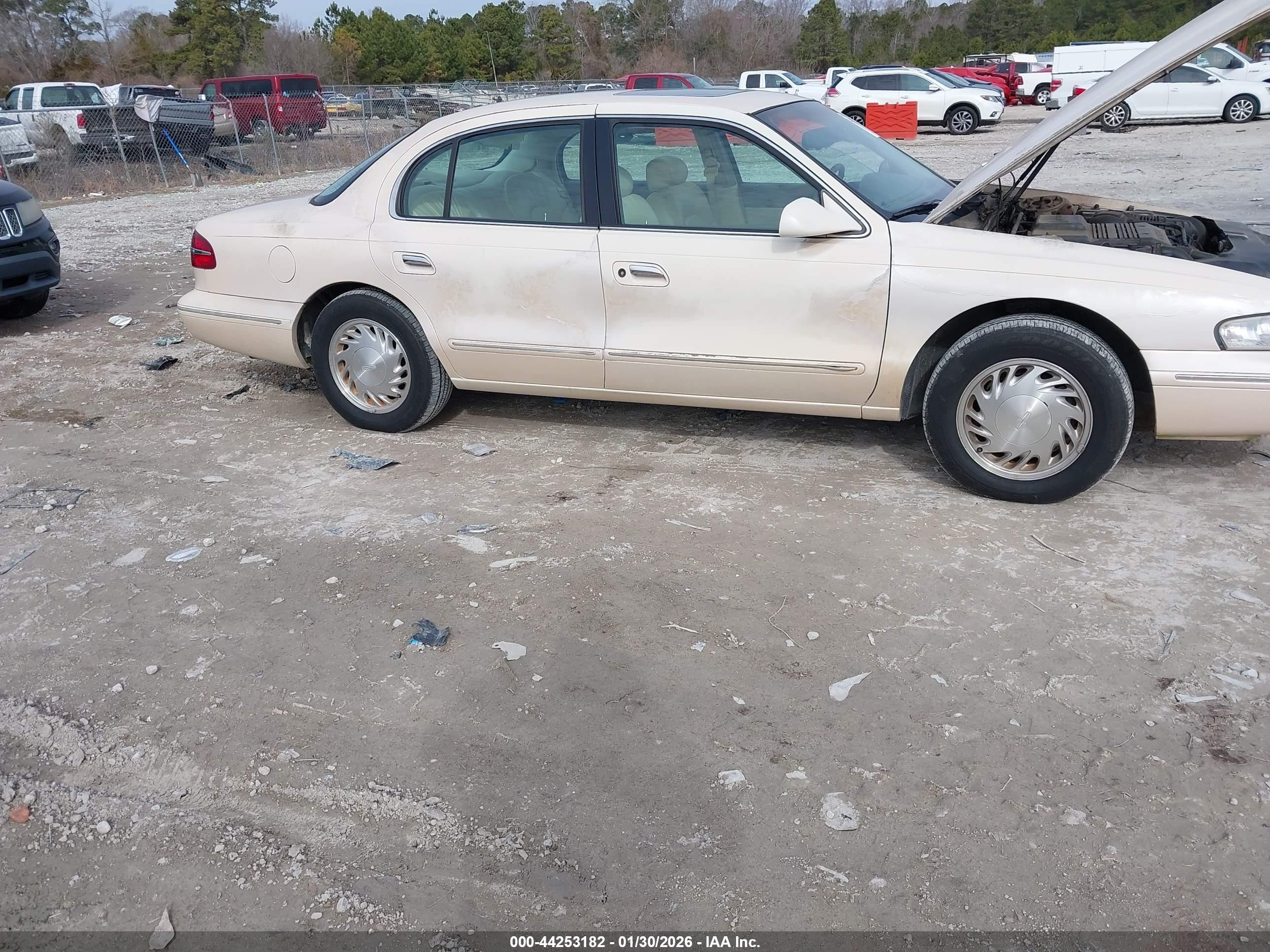 1997 Lincoln Continental   Tan vin: 1LNLM97V6VY708653