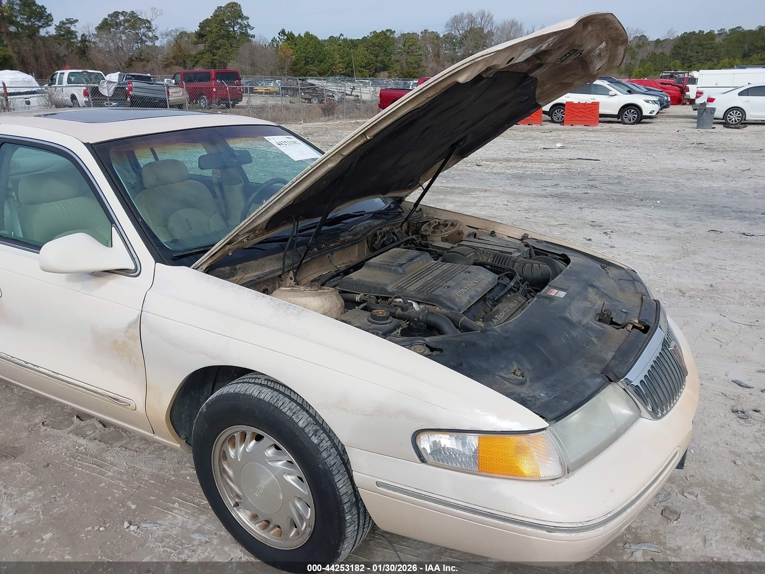 1997 Lincoln Continental   Tan vin: 1LNLM97V6VY708653