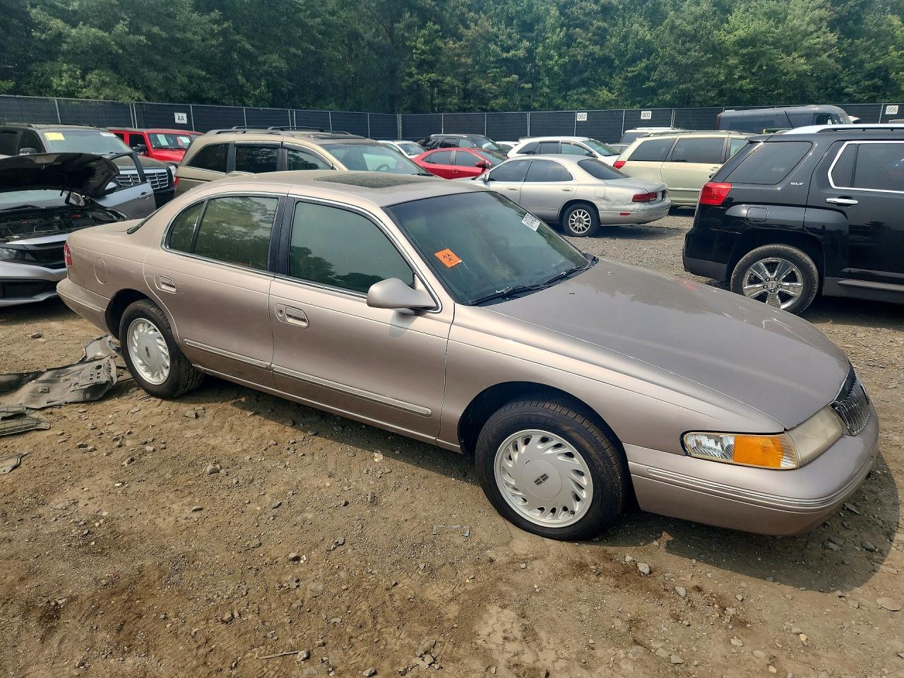 1995 Lincoln Continental Beige vin: 1LNLM97V7SY670037