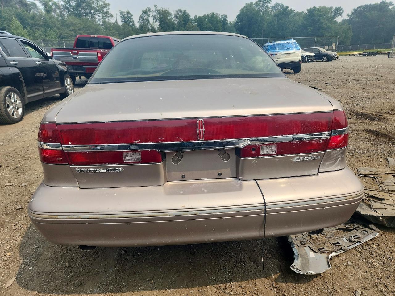 1995 Lincoln Continental Beige vin: 1LNLM97V7SY670037