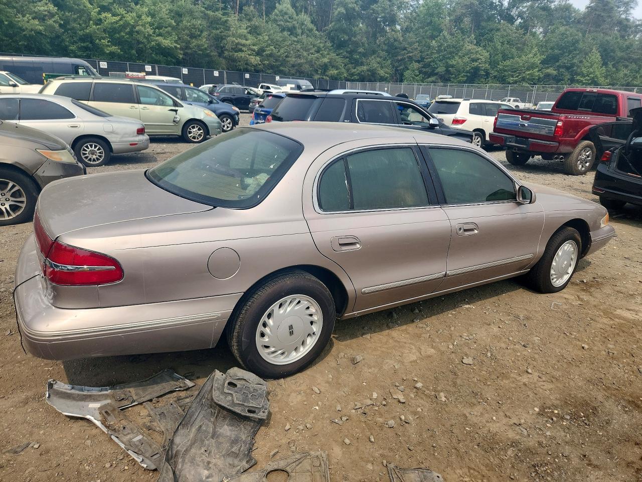 1995 Lincoln Continental Beige vin: 1LNLM97V7SY670037