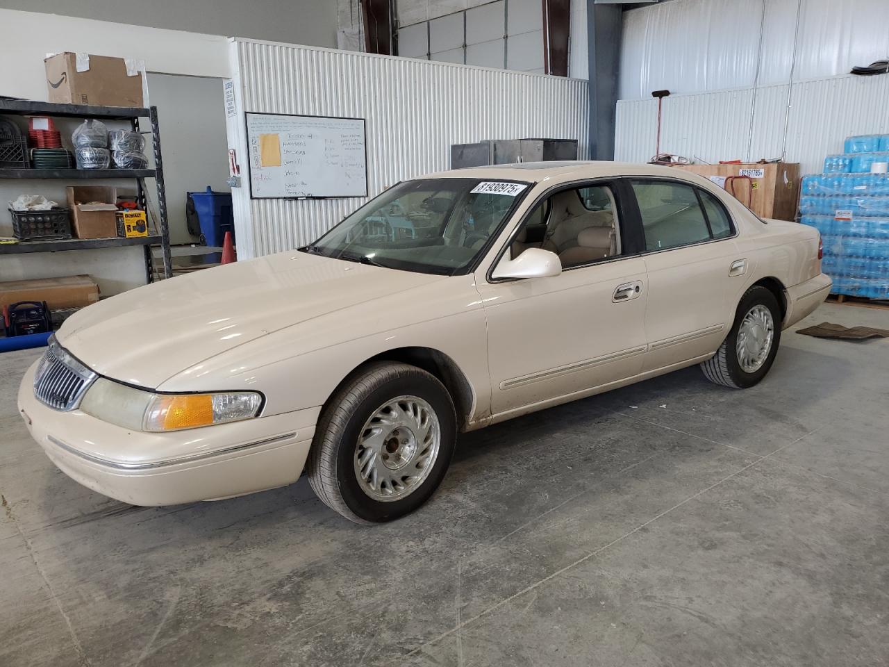 1997 Lincoln Continental Tan vin: 1LNLM97V7VY663898