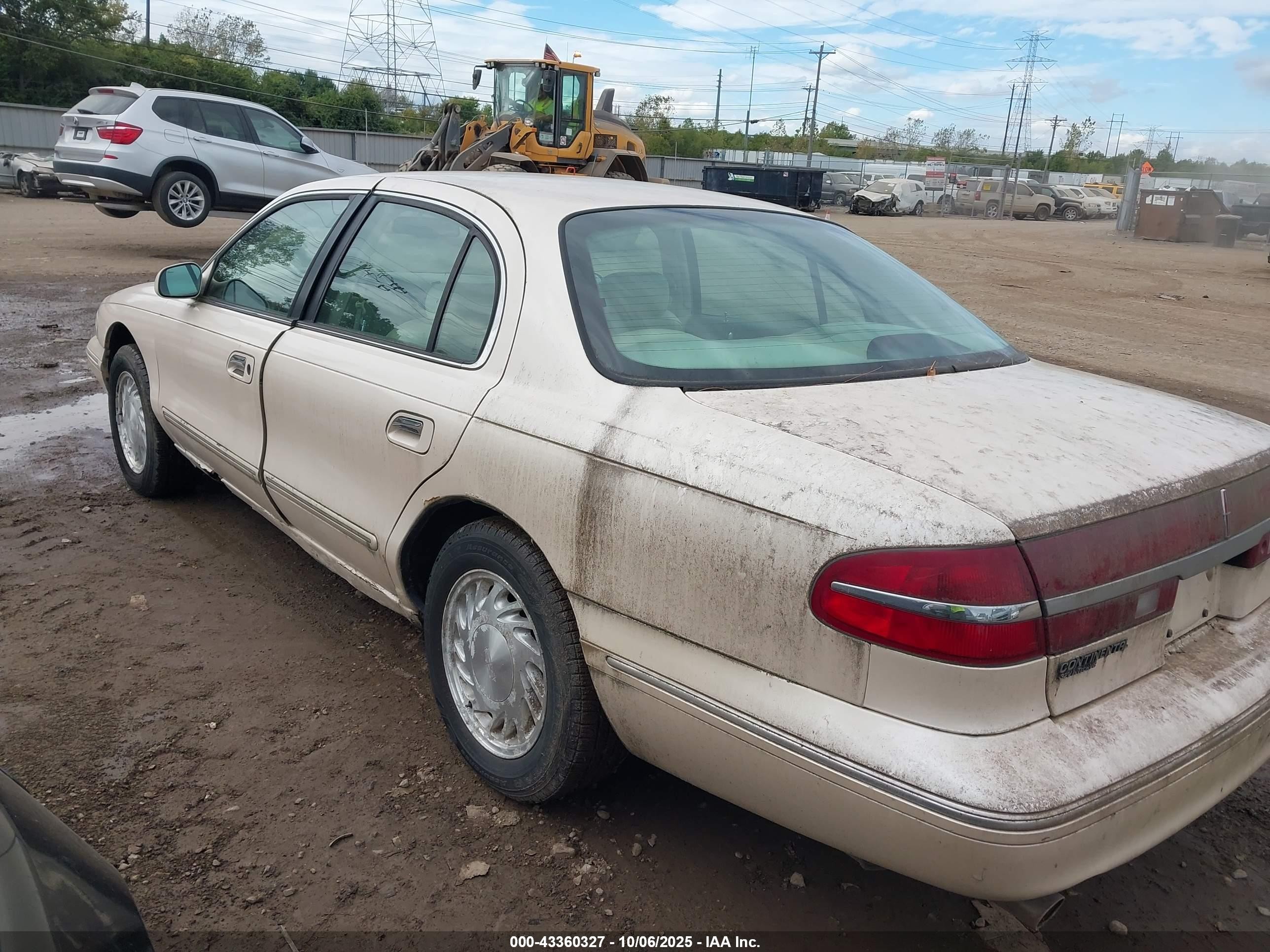 1997 Lincoln Continental   White vin: 1LNLM97V7VY673833