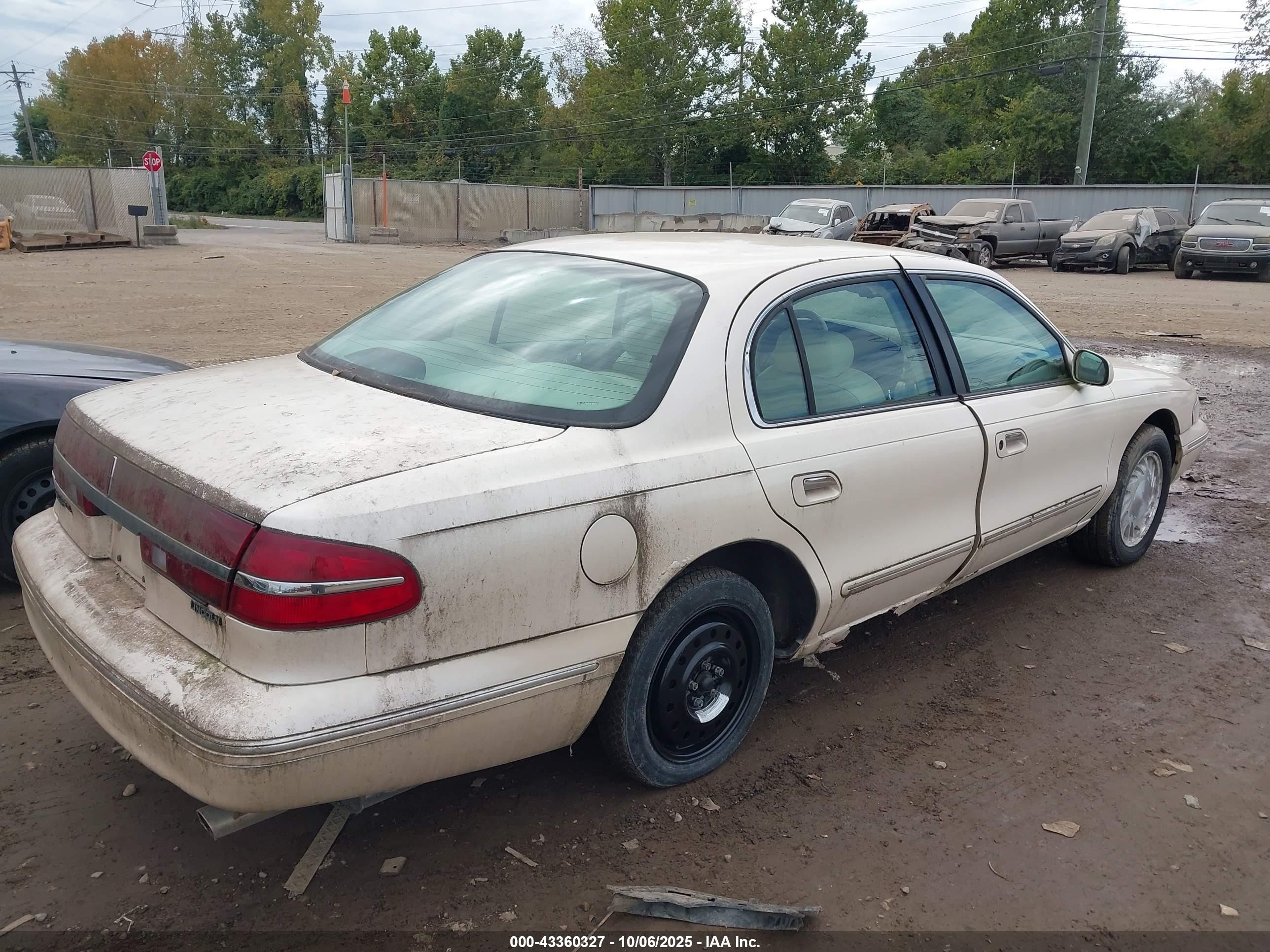 1997 Lincoln Continental   White vin: 1LNLM97V7VY673833
