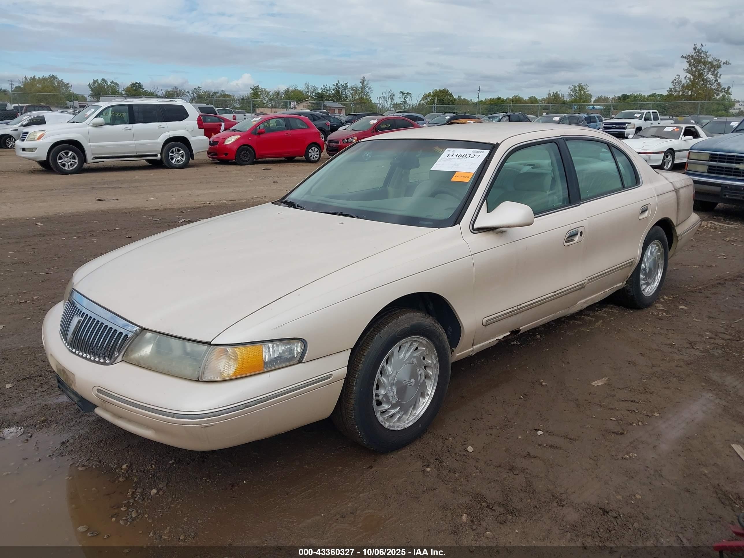1997 Lincoln Continental   White vin: 1LNLM97V7VY673833