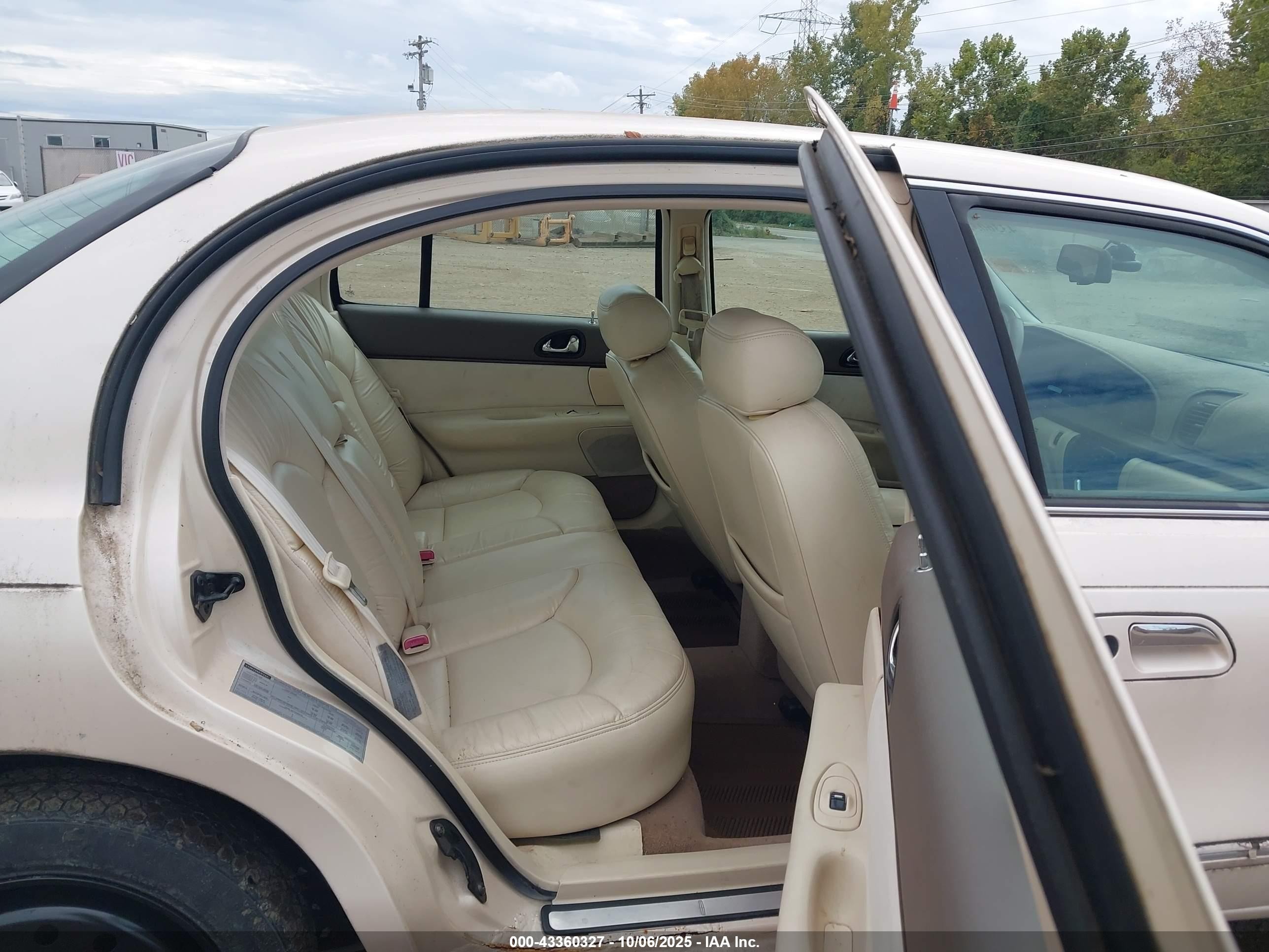 1997 Lincoln Continental   White vin: 1LNLM97V7VY673833