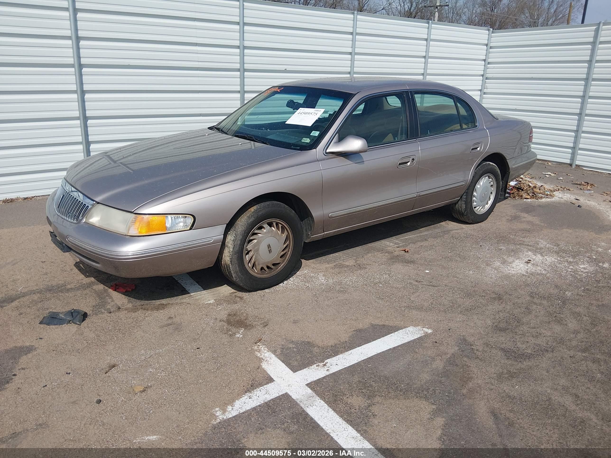 1995 Lincoln Continental   Tan vin: 1LNLM97V8SY681113