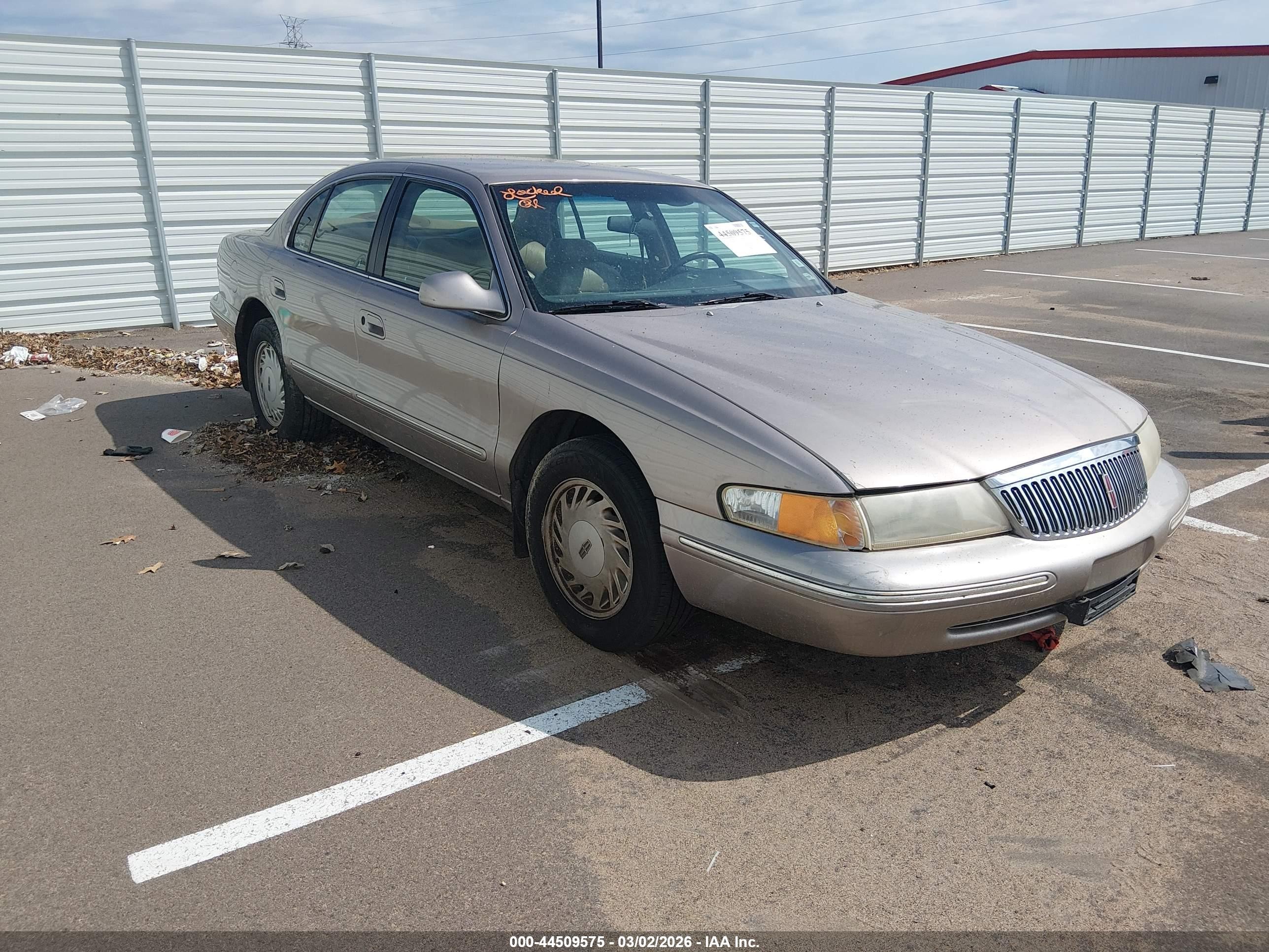 1995 Lincoln Continental   Tan vin: 1LNLM97V8SY681113