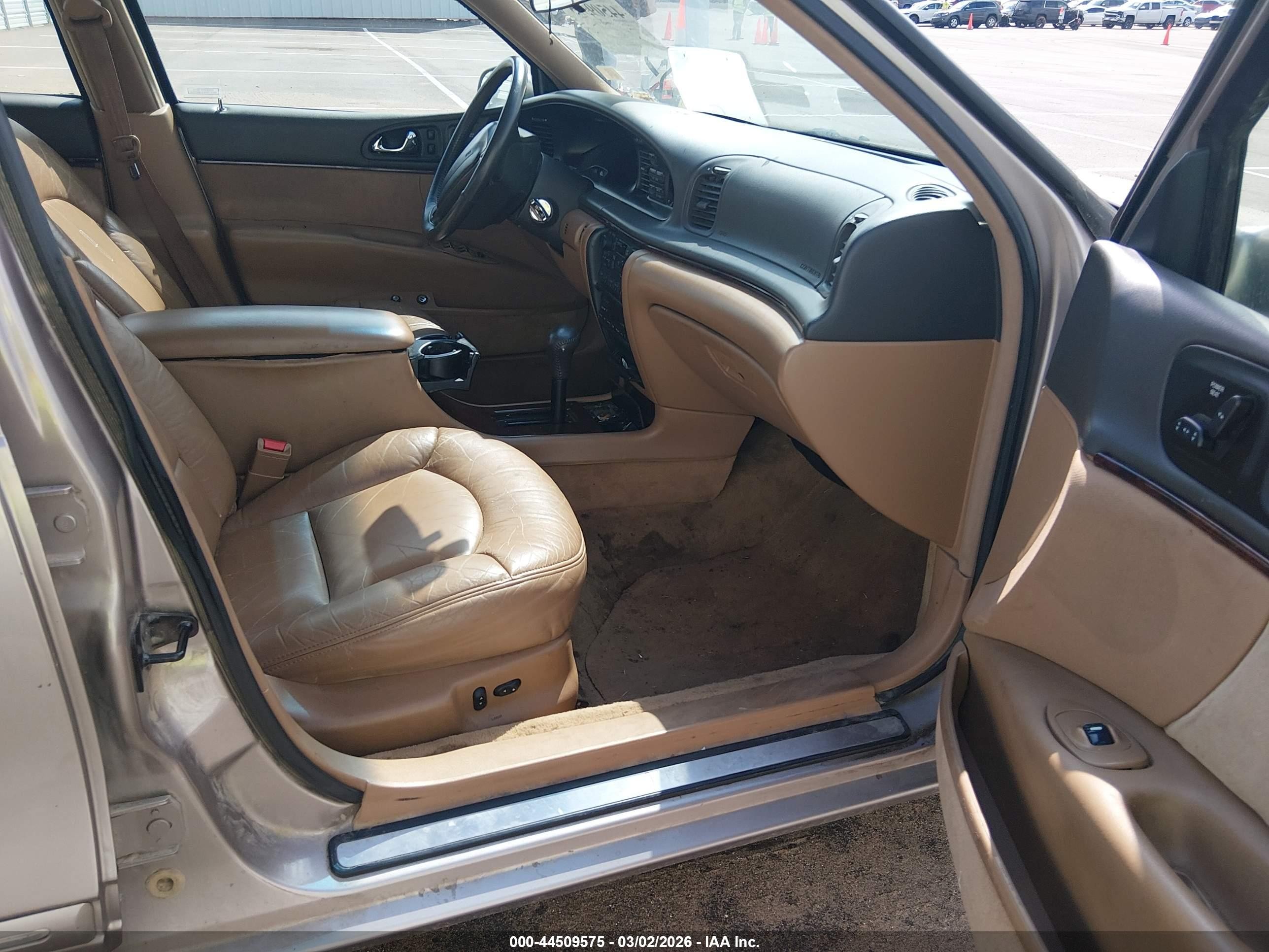 1995 Lincoln Continental   Tan vin: 1LNLM97V8SY681113