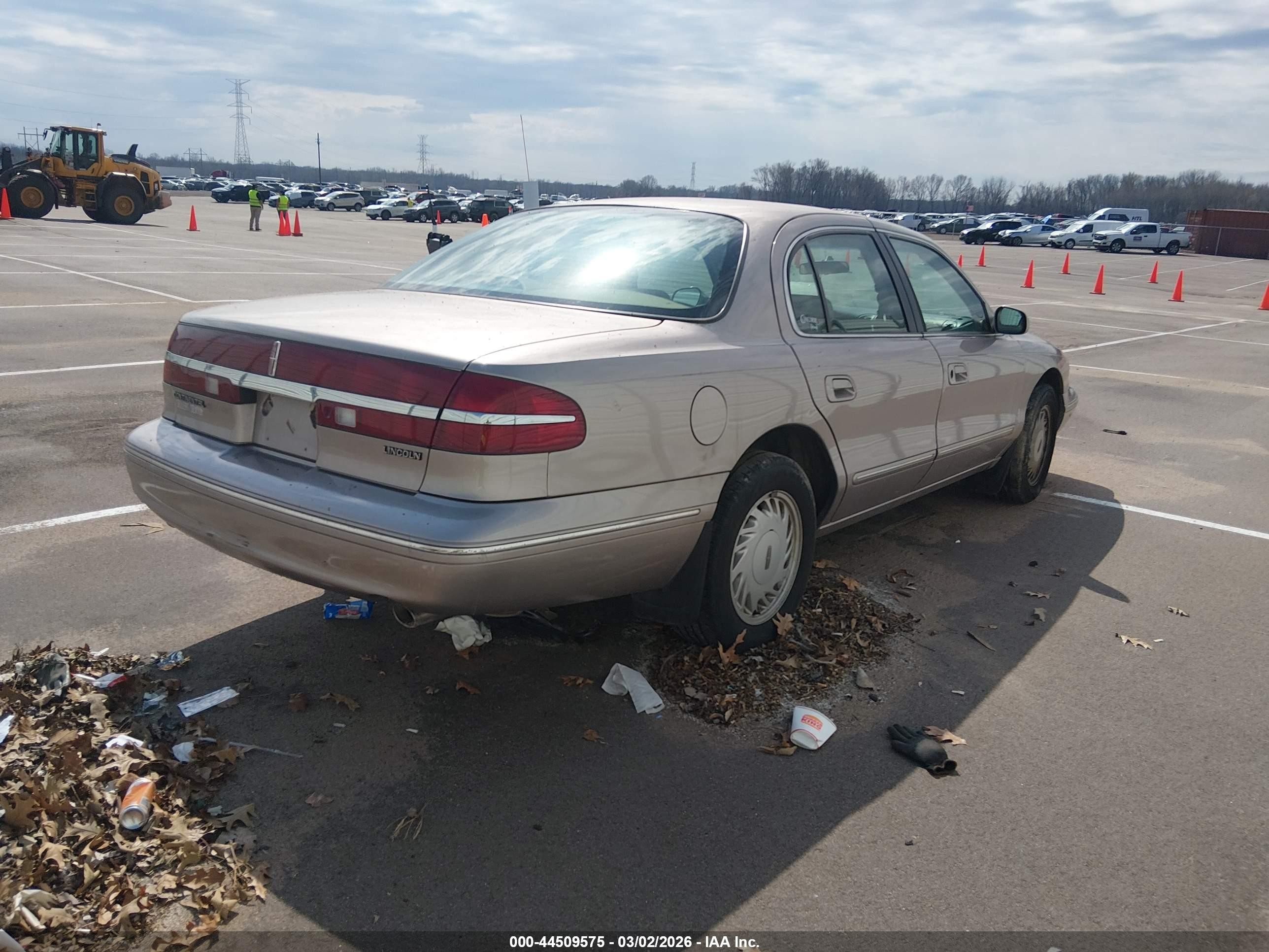 1995 Lincoln Continental   Tan vin: 1LNLM97V8SY681113
