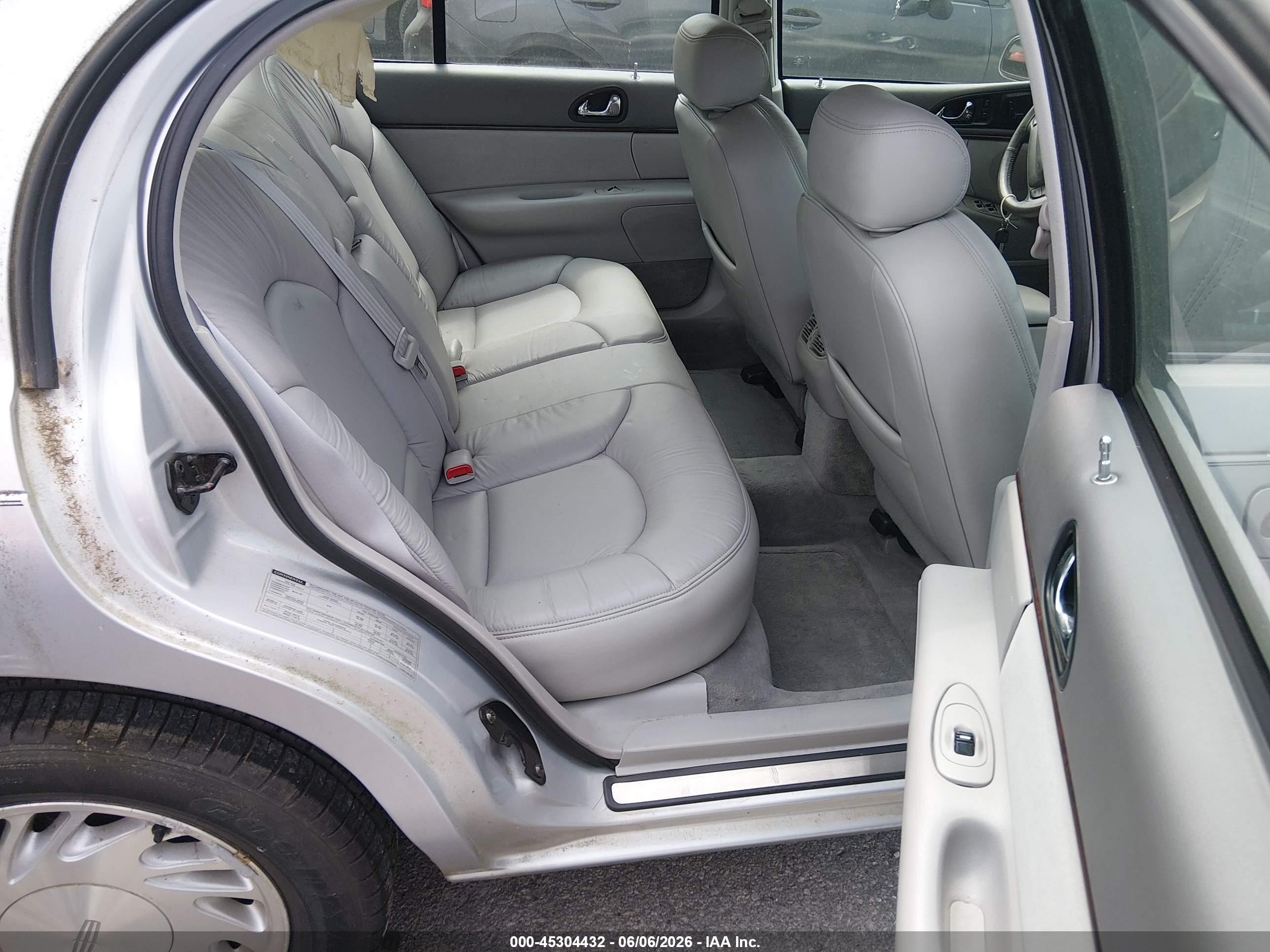1997 Lincoln Continental   Серебряный vin: 1LNLM97V9VY619997