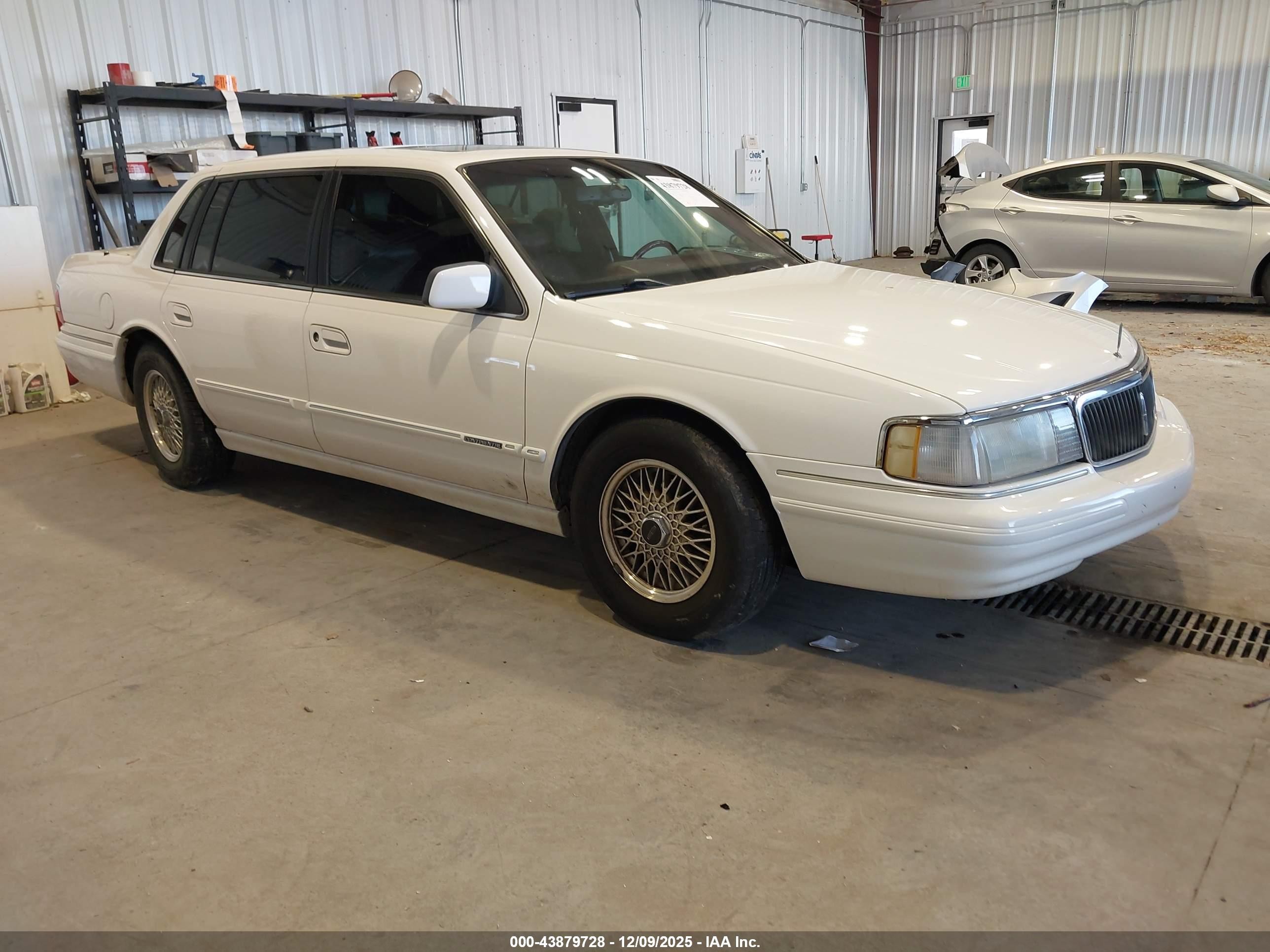 1994 Lincoln Continental Signature White vin: 1LNLM9840RY797289