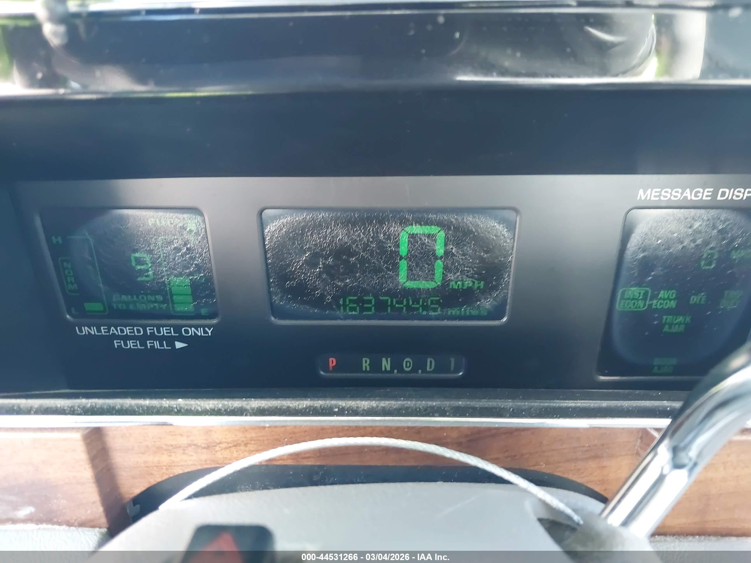 1994 Lincoln Continental Signature White vin: 1LNLM9847RY795619