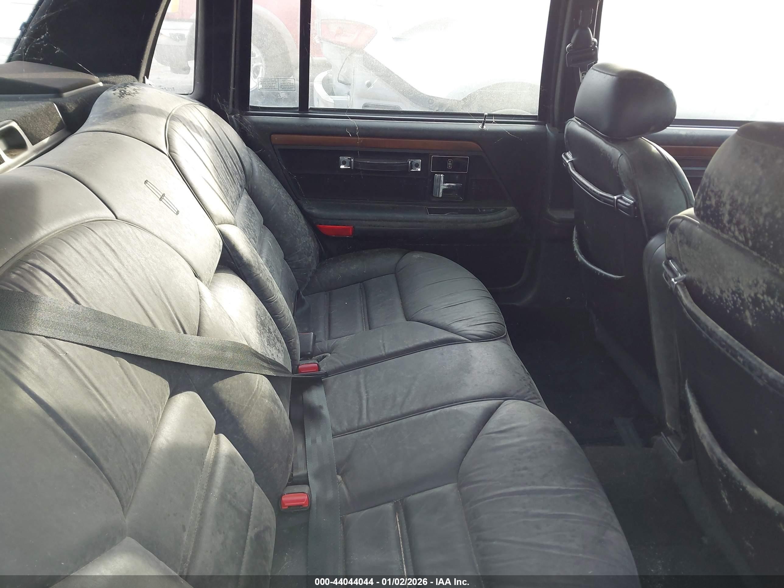 1994 Lincoln Continental Signature Gray vin: 1LNLM9848RY608288