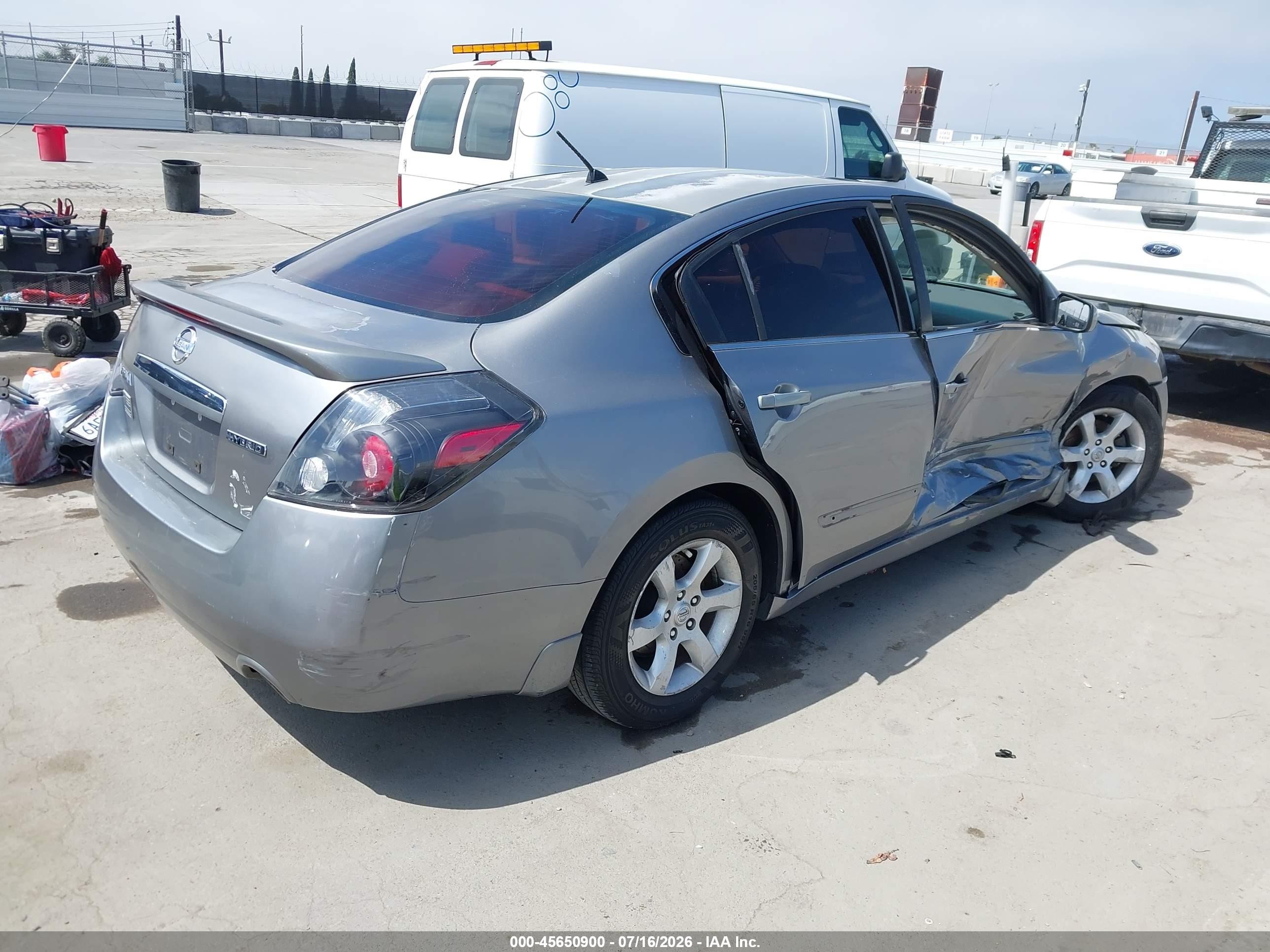 2007 Nissan Altima Hybrid   Silver vin: 1M4CL21E47C219682