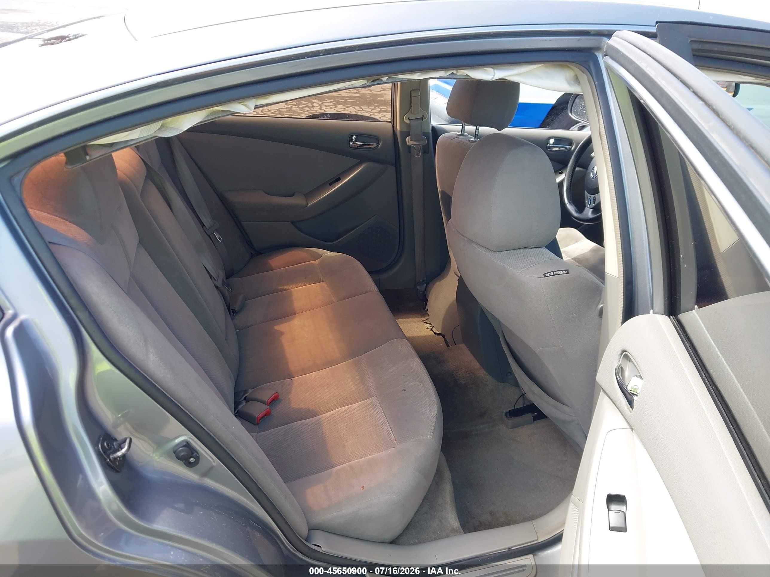 2007 Nissan Altima Hybrid   Silver vin: 1M4CL21E47C219682