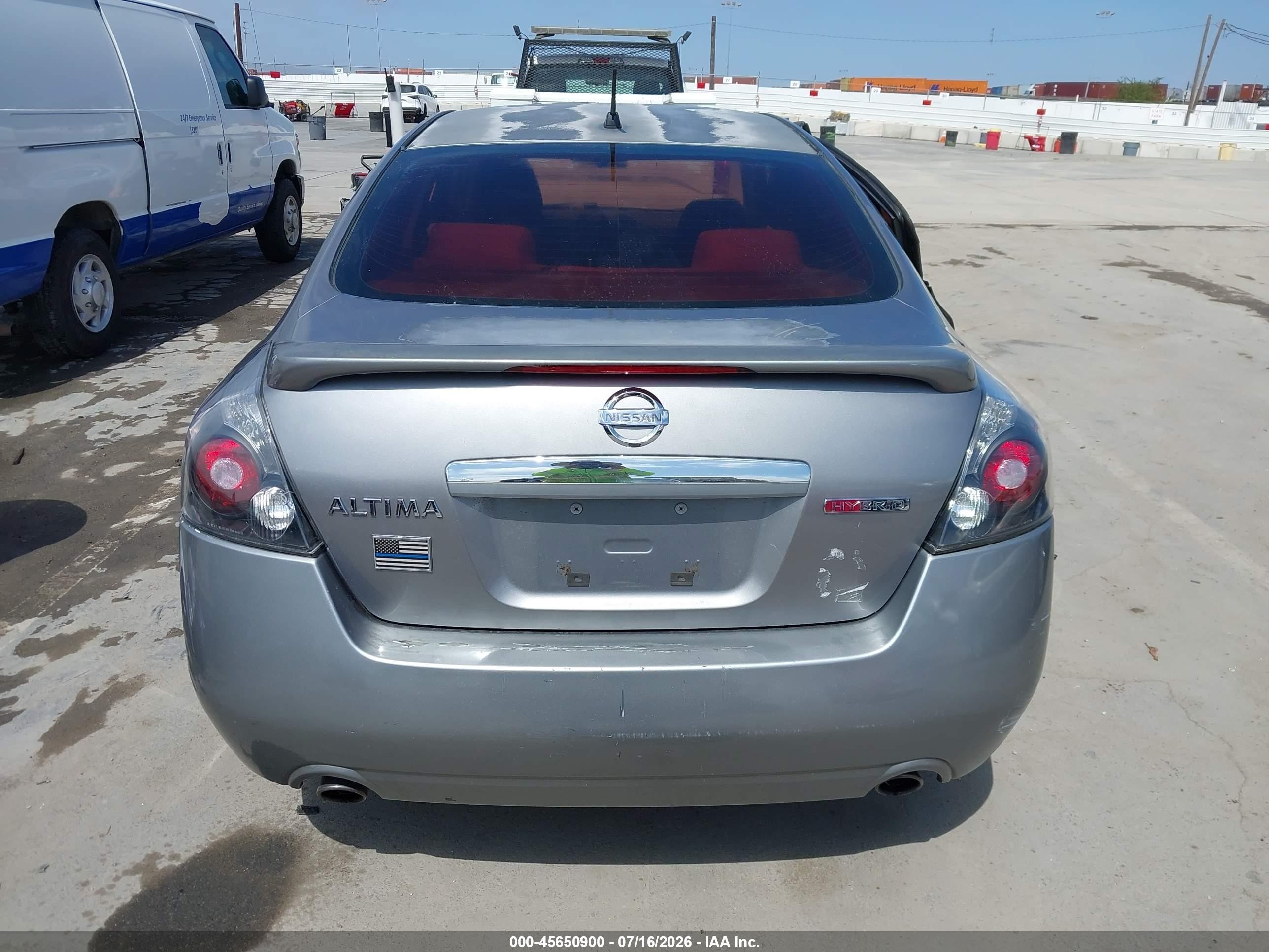 2007 Nissan Altima Hybrid   Silver vin: 1M4CL21E47C219682