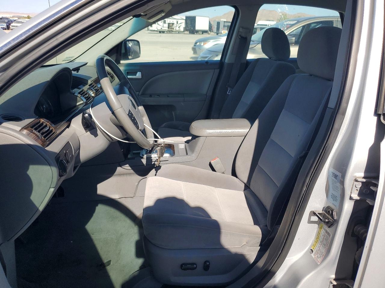 2005 Mercury Montego Luxury Silver vin: 1MEFM40125G606797