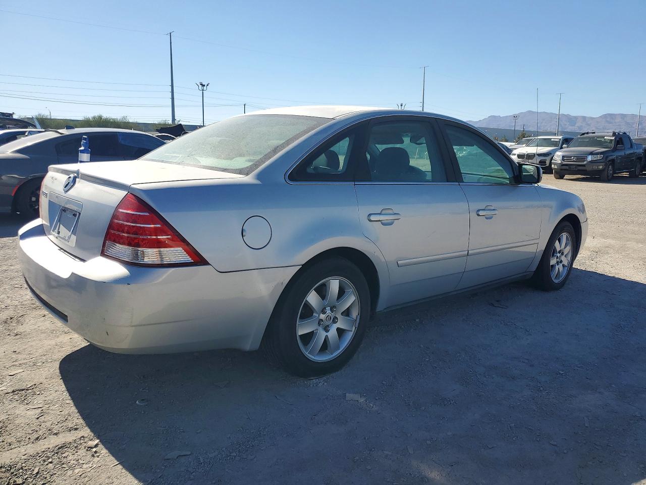 2005 Mercury Montego Luxury Silver vin: 1MEFM40125G606797