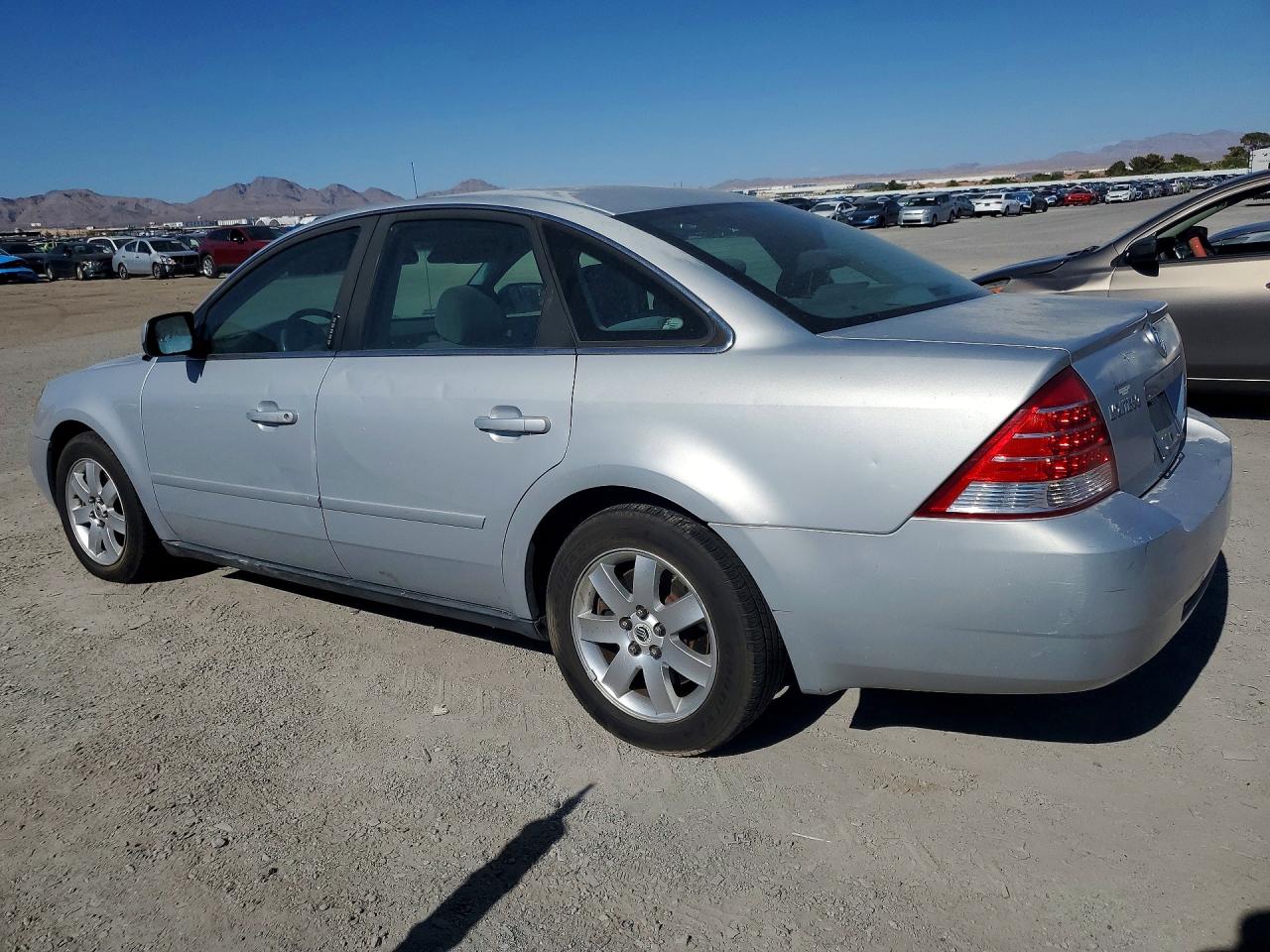 2005 Mercury Montego Luxury Silver vin: 1MEFM40125G606797