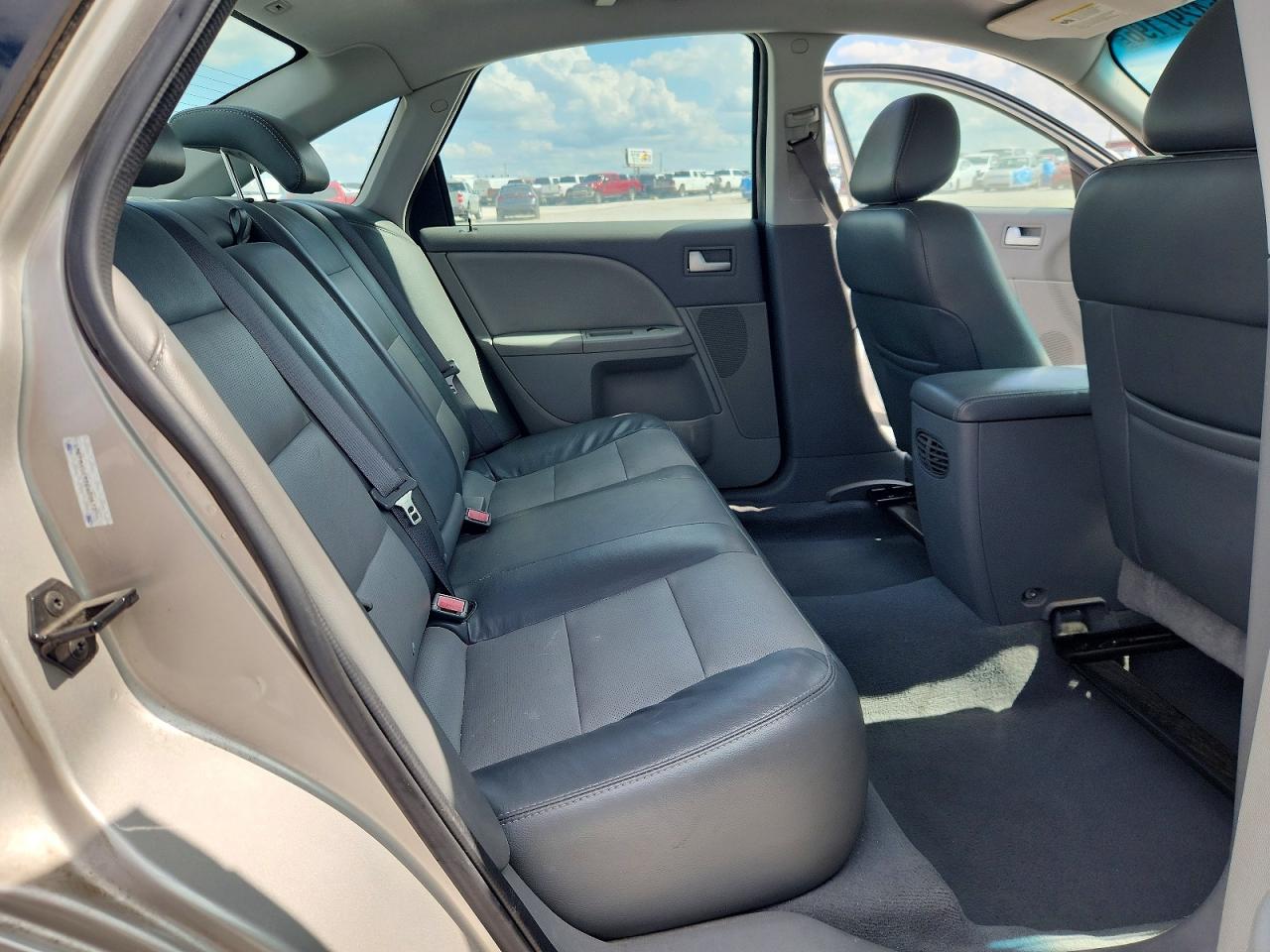 2007 Mercury Montego Luxury Silver vin: 1MEFM40197G603477