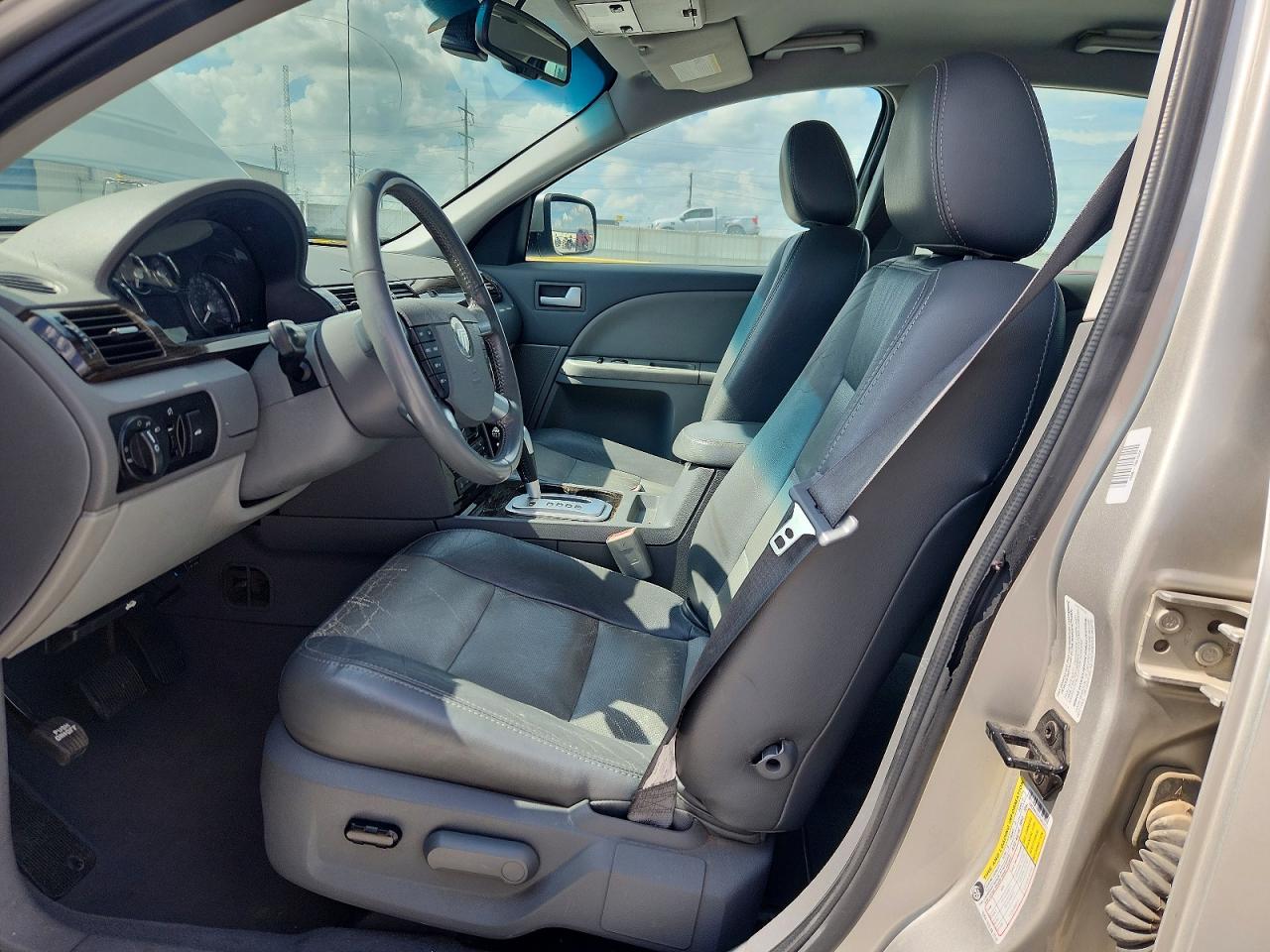 2007 Mercury Montego Luxury Silver vin: 1MEFM40197G603477