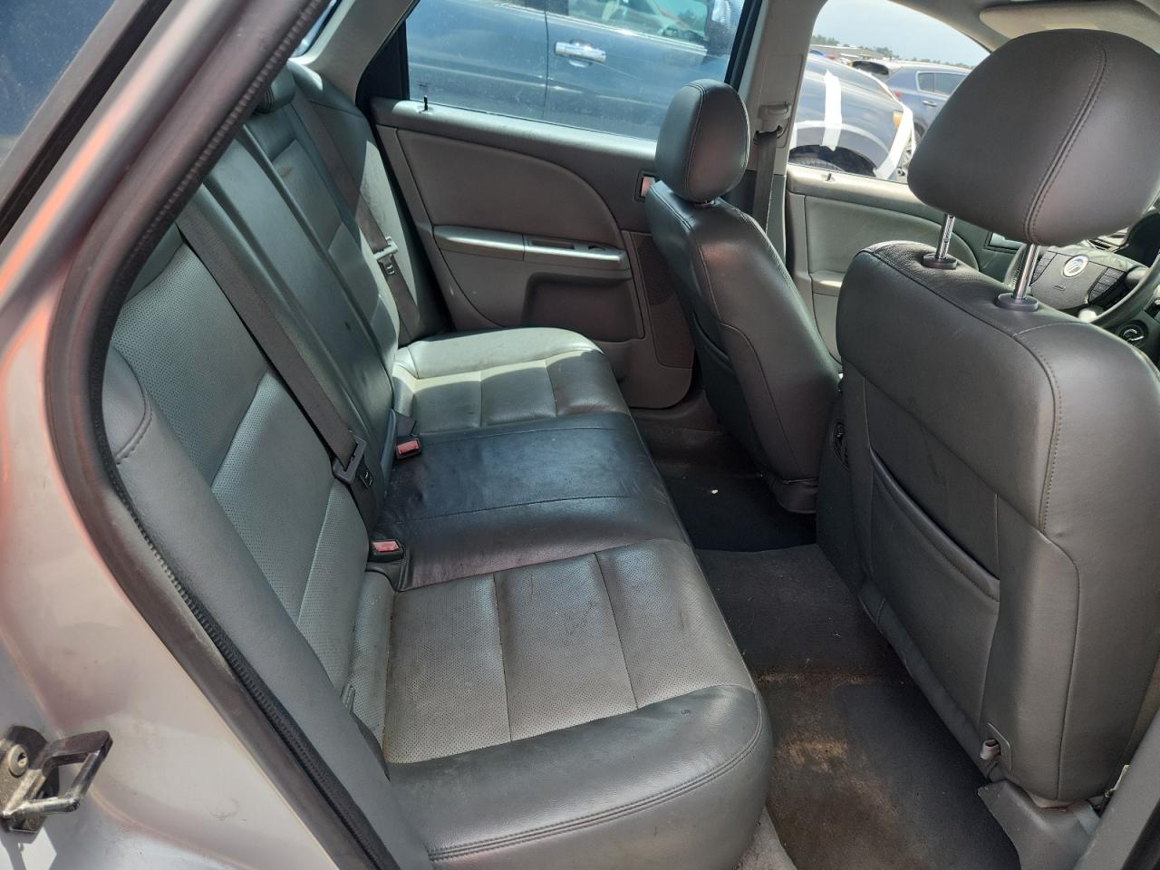 2005 Mercury Montego Luxury Серебряный vin: 1MEFM41165G603755