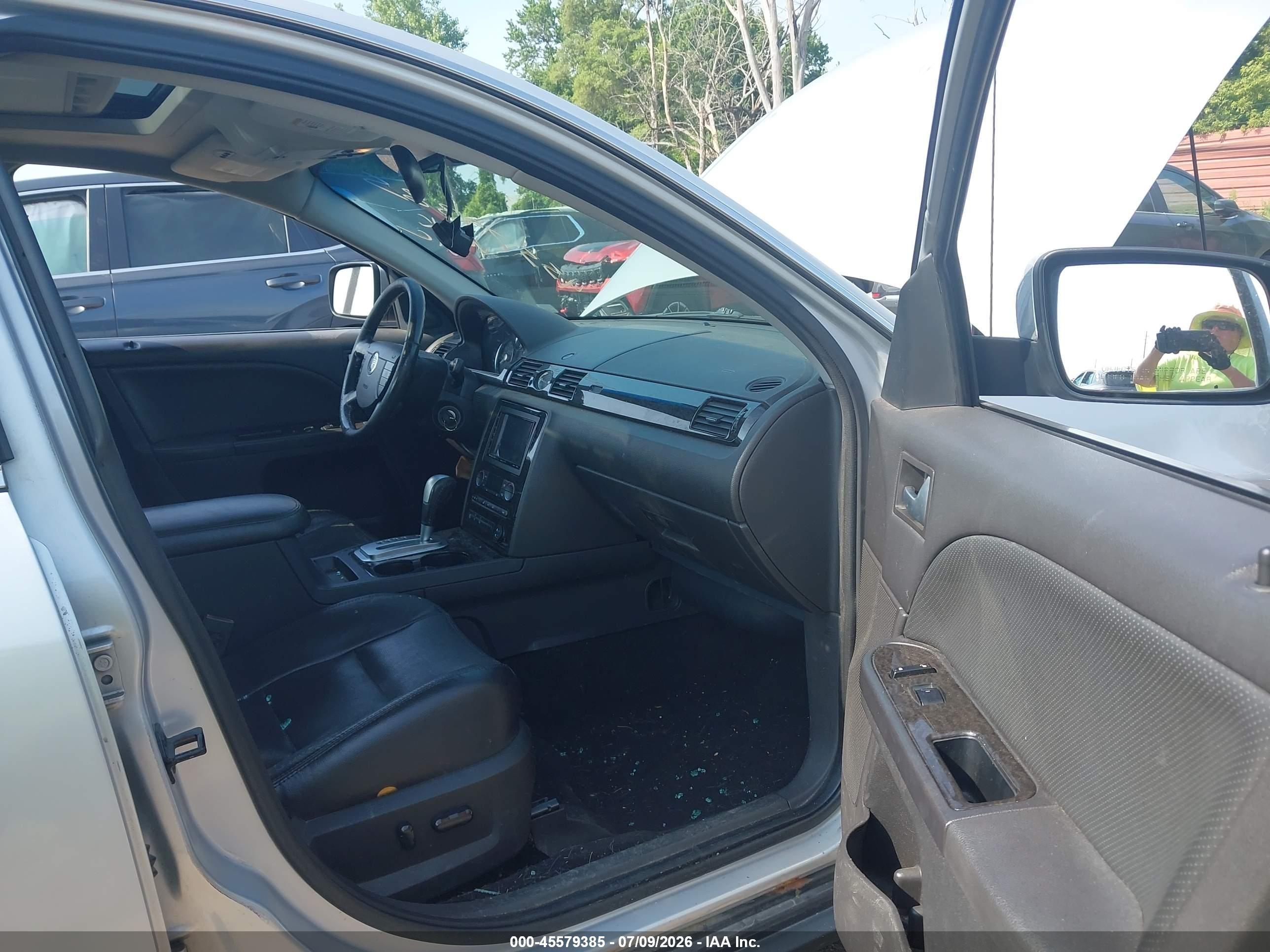 2005 Mercury Montego Premier Silver vin: 1MEFM42115G627251