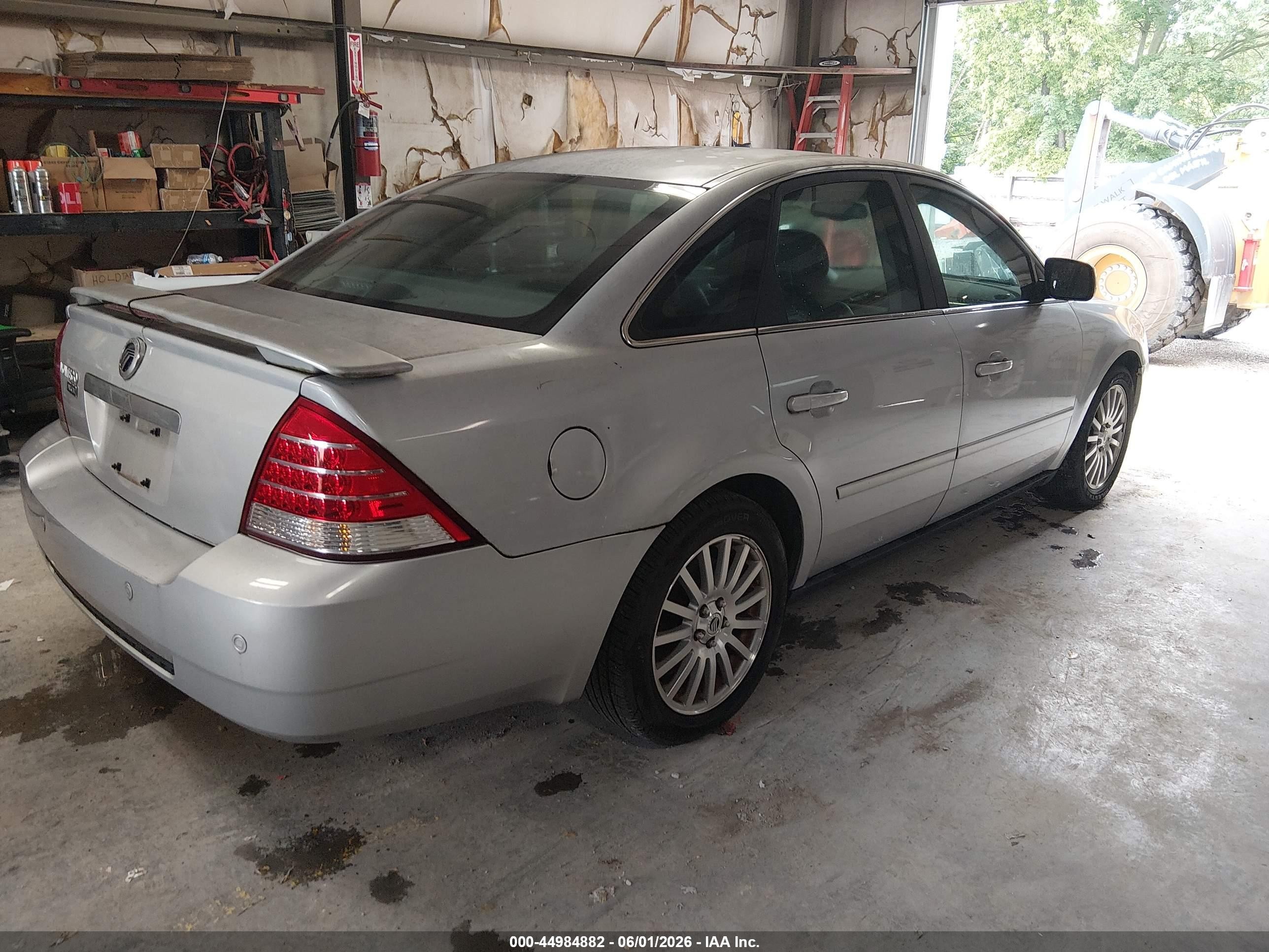 2005 Mercury Montego Premier Silver vin: 1MEFM42185G608180