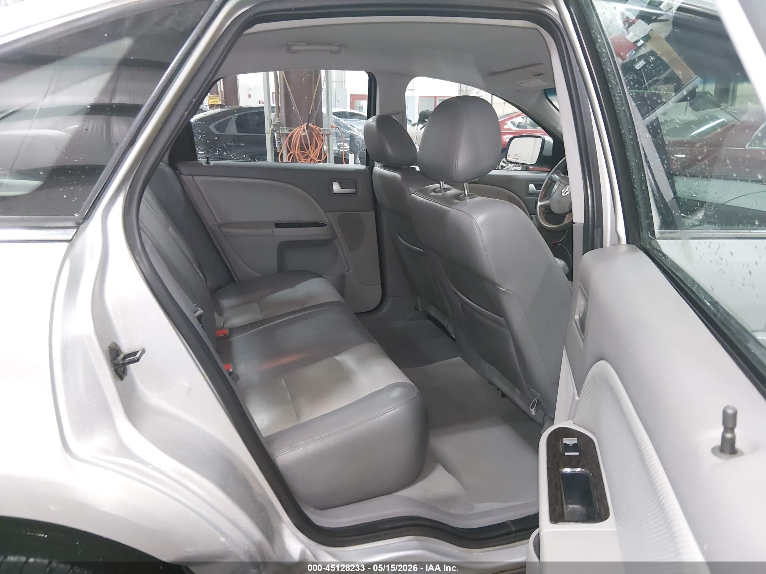 2005 Mercury Montego Premier Silver vin: 1MEFM42195G625537
