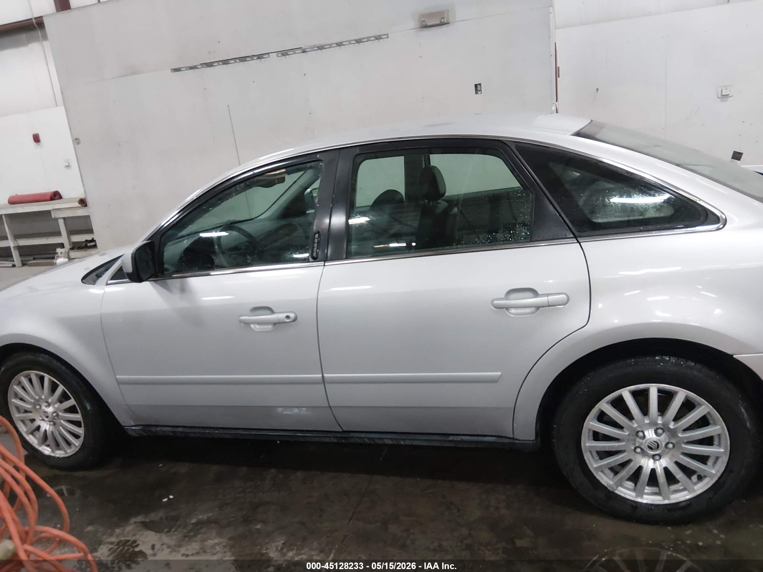 2005 Mercury Montego Premier Silver vin: 1MEFM42195G625537
