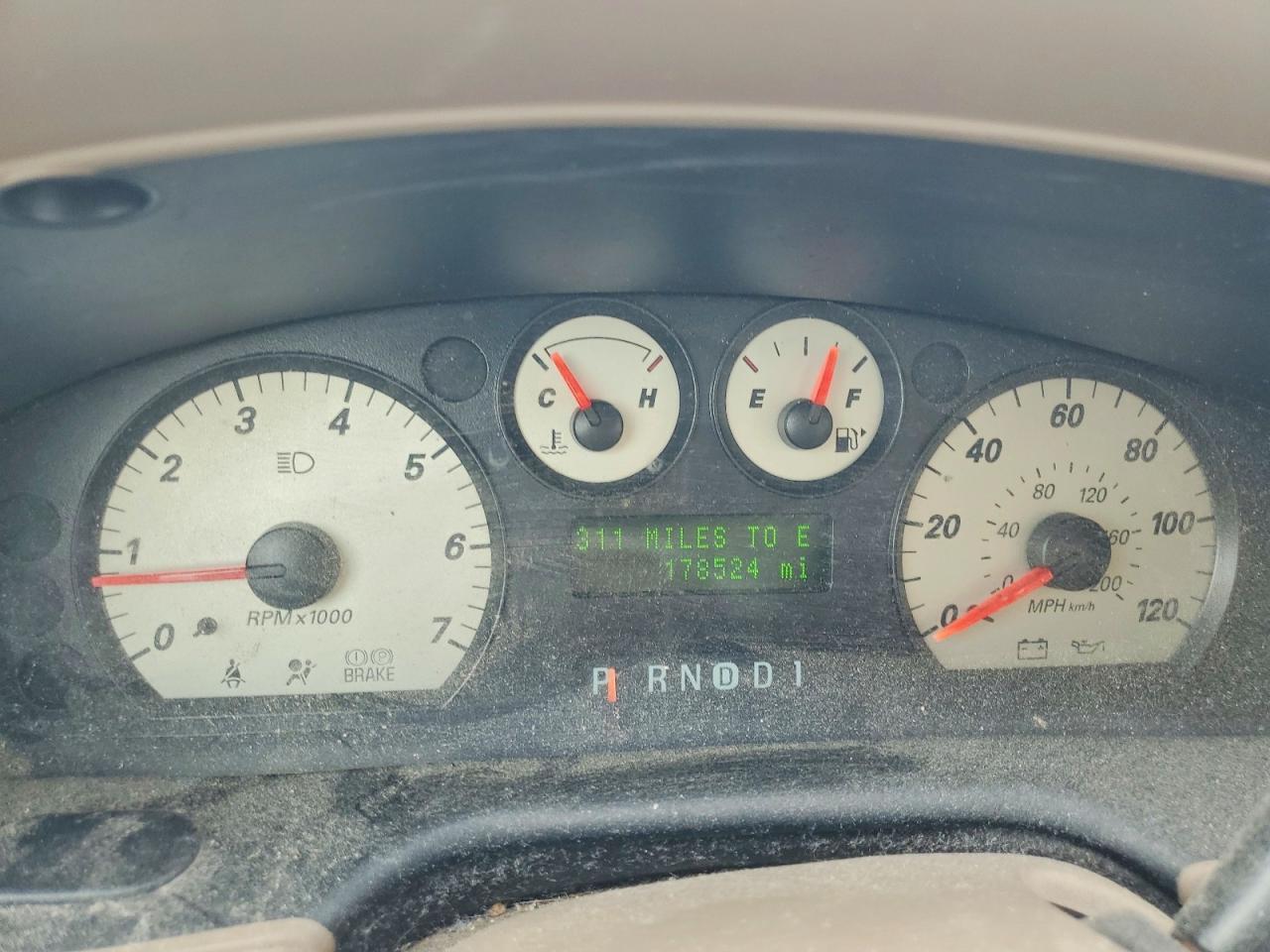 2005 Mercury Sable Gs Burgundy vin: 1MEFM502X5A625471