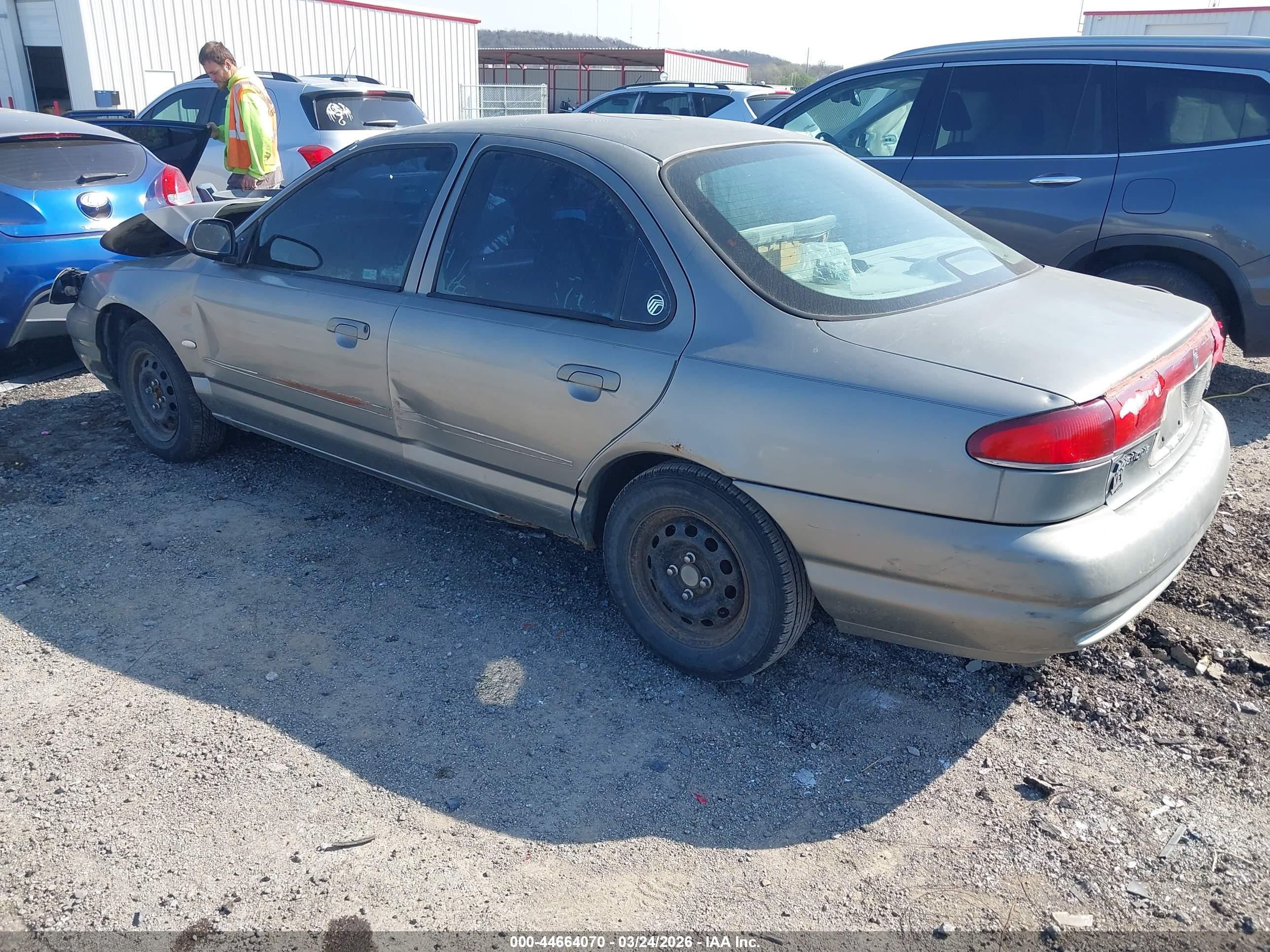 1998 Mercury Mystique   Gold vin: 1MEFM6532WK646463