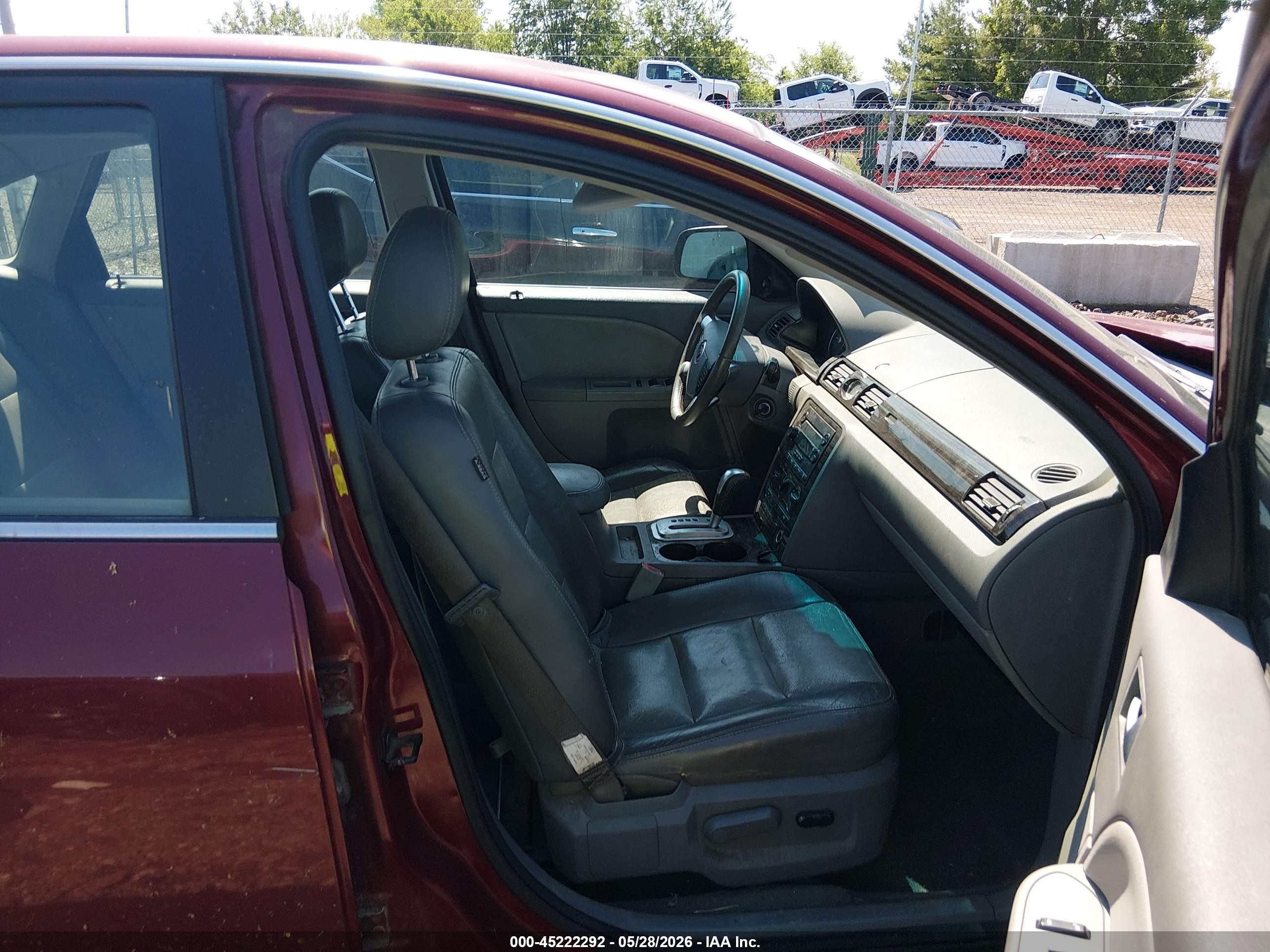 2007 Mercury Montego Luxury Red vin: 1MEHM40117G606060