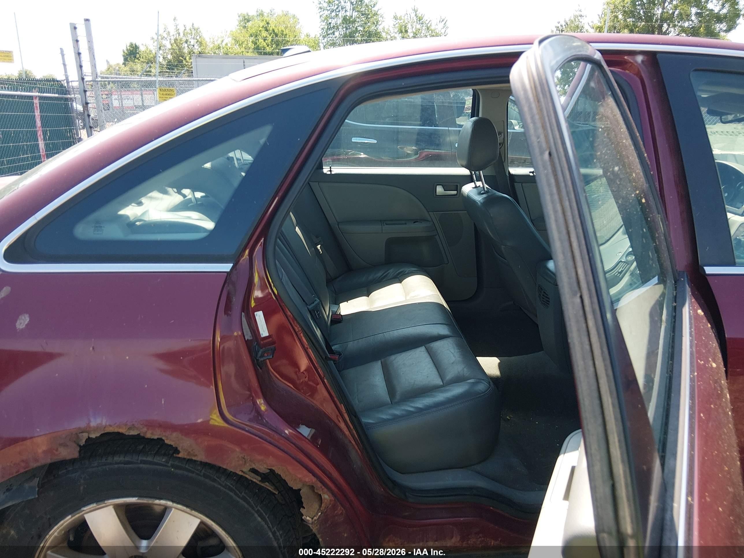2007 Mercury Montego Luxury Red vin: 1MEHM40117G606060