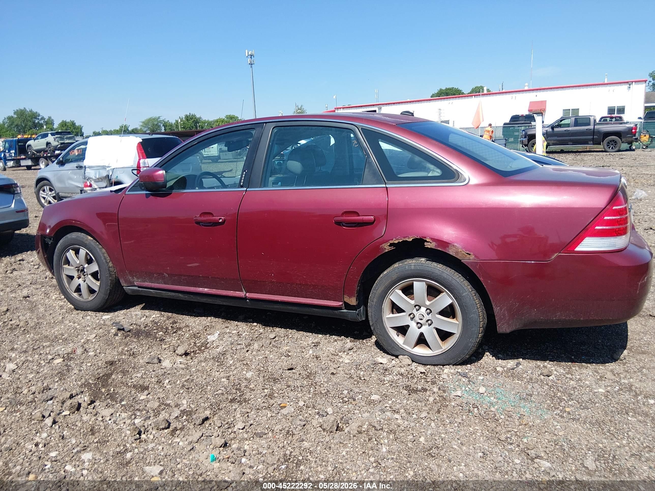 2007 Mercury Montego Luxury Red vin: 1MEHM40117G606060