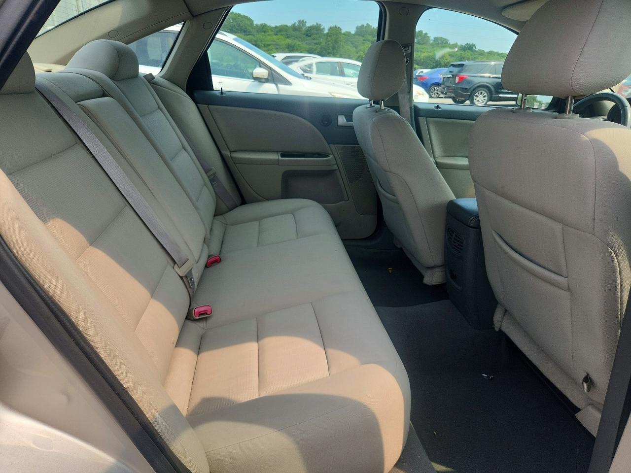 2008 Mercury Sable Luxury Silver vin: 1MEHM40W18G625365
